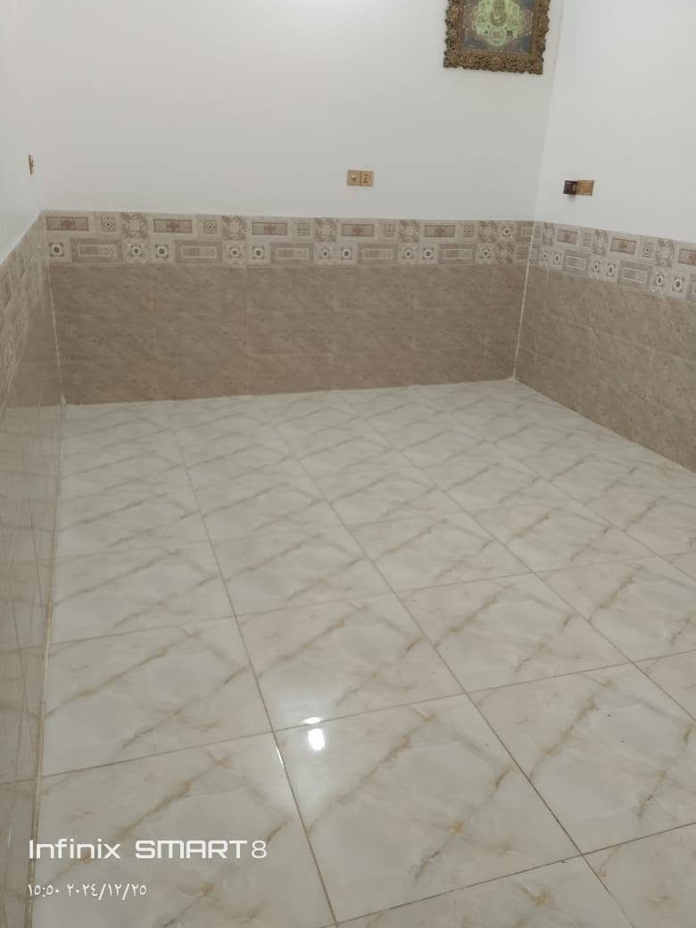 سلام عليكم
دار للبيع التفاصيل داخل الصور
***********

نص مكتوب في الصور:
- بيت للبيع طابو صرف بإسمي 100 متر طابق ونص طابوق جمهوري صب مسلح يحتوي على غرفتين واستقبال وصاله ومطبخ وصحيات 2 منطقة حلوة وامان وخدمات متوفره ماء وكهرباء ومولد ومدارس ومحلات وانترنت ضوئي المنطقه نقصهه فقط تبليط وعن قريب تتبلط ، الامن الداخلي الجمعية الثانية قطاع 28 قريب شارع الضغط السعر 100 وبي مجال بسيط
- Infinix SMART 8
- ١٤:٢٠ ٢٠٢٤/١٢/٢٨
- ١٥:٤٨ ٢٠٢٤/١٢/٢٥
- ١٦:٠٦ ٢٠٢٤/١٢/٢٥
- ١٥:٥٠ ٢٠٢٤/١٢/٢٥
- ١٦:٠٧ ٢٠٢٤/١٢/٢٥
- SMART 8
- ٢٠٢٤/٢