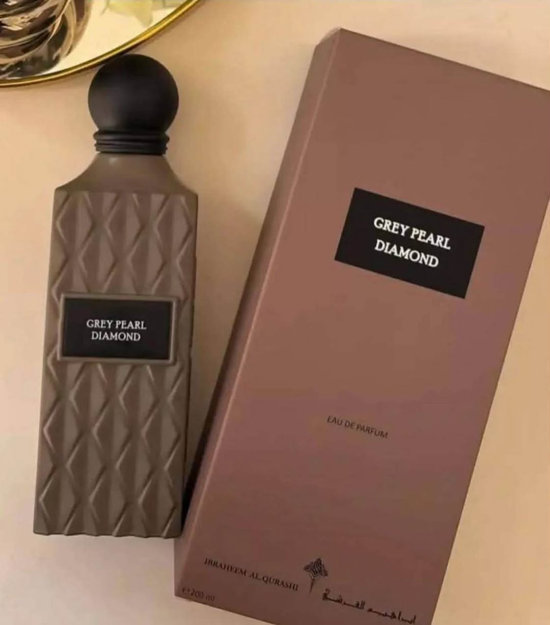 عطر غراي بيرل دايموند من ابراهيم القرشي
- الروائح الأساسية :
مقدمة العطر : روائح مانية، توت ، 
قلب العطر : ياسمين ، باتشولي ، ورد
قاعدة العطر : خشب العود ، بخور ، توابل

سعر درزن ١٢ قطعه 110 الف

https://t.me/ak3000a

رقم الحجز وتساب 
***********
