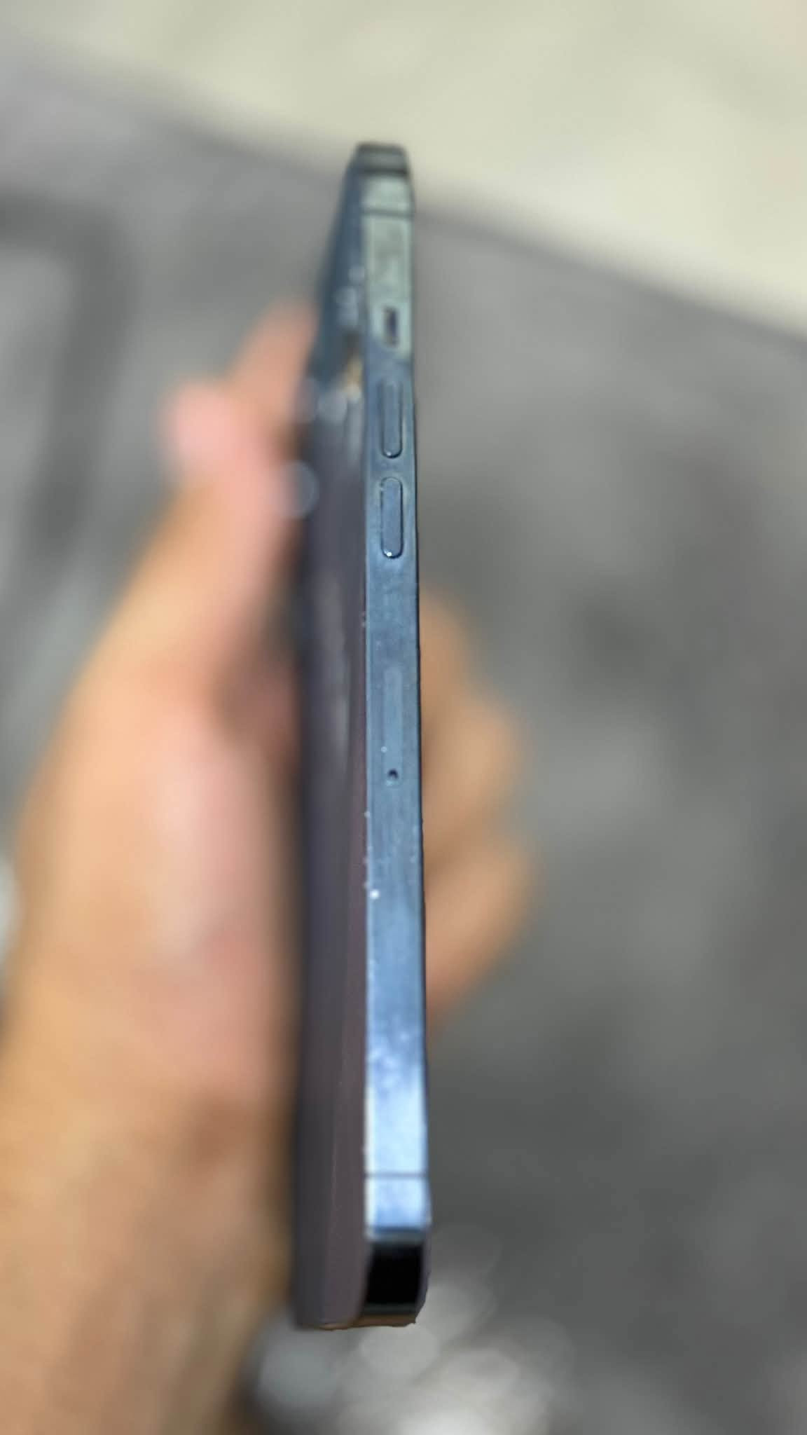 للبيع او المراوس 12 برو ماكس لون المميز
12 برو ماكس غير مفتوح الجهاز كله بلادي ع وضع شركة

ذاكرة 256

بطارية خدمة 73% 

وكلشي كدامك بصور  ♦️السعر ( 350 ) 

مكاني بغداد الكرخ  للأستفسار ***********

نص مكتوب في الصور:
- حول
- الاسم
- إصدار iOS
- اسم الطراز
- رقم الطراز
- الرقم التسلسلي
- انتهت صلاحية التغطية
- سجل تاريخ القطع والخدمة
- الأغاني
- الفيديوهات
- الصور
- التطبيقات
- السعة
- متوفرة
- ٦:٠٠
- ابو شوشه
- 26.6.1
- iPhone 12 Pro Max
- MGCN3LL/A
- G0PDPGPK0D46
- ٣٤
- ١,٥٠٨
- ۹۱۹
- ٢٥٦ غ.ب.
- ٧٠,٥ غ.ب.
- ٦:٠١
- حالة البطارية والشحن
- رسالة مهمة حول البطارية
- حالة بطاريتك متدنية جداً. يمكن أن يبدل أحد مزودي خدمة Apple المعتمدين البطارية لاستعادة الأداء والطاقة القصويين.
- العثور على خيارات الخدمة...
- الحد الأقصى للقدرة
- %٧٠
- هذا قياس لقدرة البطارية مقارنة بقدرتها عندما كانت جديدة. قد تتسبب القدرة المنخفضة بتقليل ساعات الاستخدام بين عملية الشحن والأخرى.
- أقصى قدرة للأداء
- تساعد الأنظمة المضمنة في النظام والمكونات في تخفيف آثار الأداء التي قد تلاحظها أثناء التقدم الكيميائي في عمر بطارية iPhone.
- شحن البطارية المحسن
- للحد من استنزاف عمر البطارية يتعلم ال iPhone من عادات الشحن اليومية بحيث ينتظر ولا يتجاوز ٨٠% حتى يحين موعد جاه تك إلى استخدامه
- القطْع والخدمة تجمع Apple سجل تاريخ القطع والخدمة. وهذا السجل يعرض معلومات عن هذا الـ Phone وحالته وتفاصيل إصلاحه. معرفة المزيد... سجل تاريخ الخدمة الخدمة > البطارية