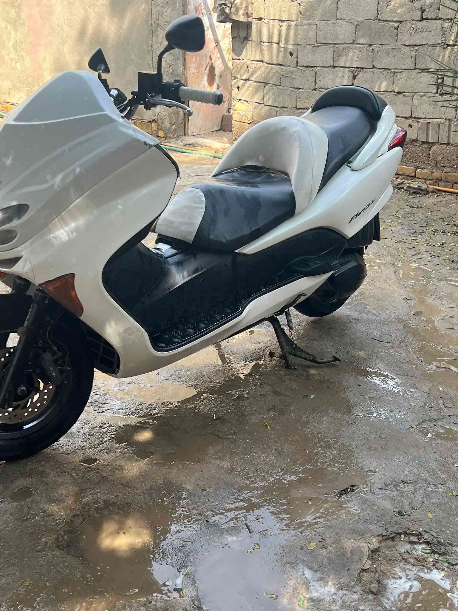 سلام عليكم اخوان فورزه 08 للبيع لون ابيض موديل 2008 محرك 250cc عميه بلاد دراجه خير من الله كامله ما بيها اي نقض غير جاملغ الكدام ول دوشمه  ول باقي ما بيهاي اي شي معدل 120 ناعمه محرك ما مفتوح تخم تاير جديد ستوني مسويلها ادامه ول كفر نضافه 75‎%‎شوفت عينك مثل ما موضح بل صوره اوراق كامله سعرها (مليون) وبيها مجال للتواصل متواجد 24ساعه *********** مكاني الديوانيه الحمزه الشرقي
