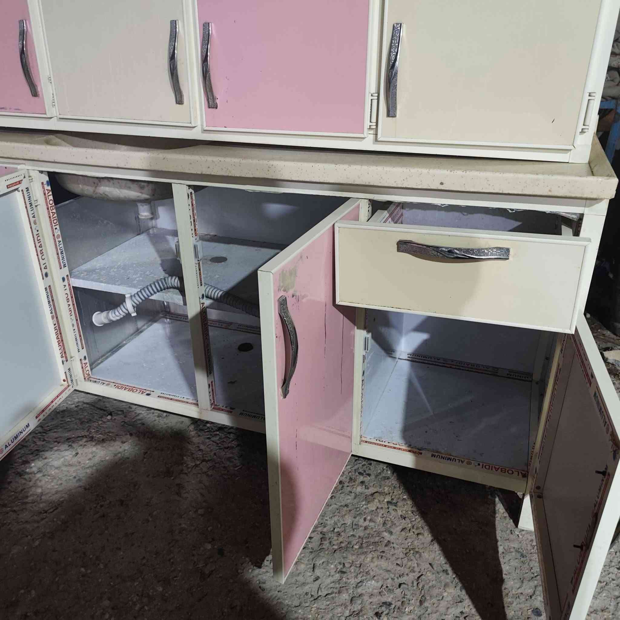غراض بيت للبيع العنوان كربلاء  الشراي يتصل ***********
