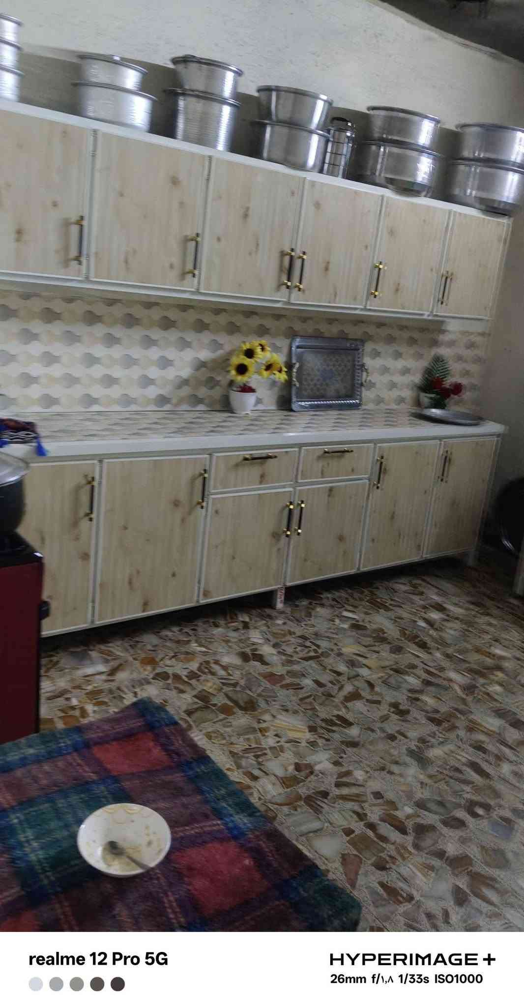 السلام عليكم بيت كامل للبيع المساحة 144بسمي تحويل مباشر قطاع 76 مقابيل 33 داخل فرع منه للشارع العام 
التفاصيل داخل المنشور السعر 190 وبي مجال بسيط 
للستفسار ***********

نص مكتوب في الصور:
- 7x4
- 4x5
- 4×4