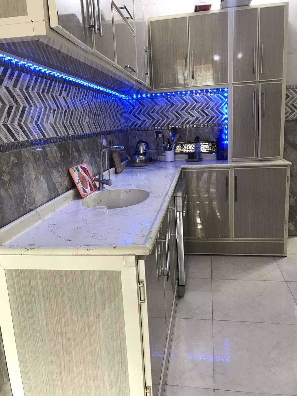 بيت ١٠٠ متر ثلالث طوابق الغرف نظاف فندق سويتات معزوله اربع غرب نوم استقبال مطبخ معزول وصاله مناور عدد ٢ البيت جاهز وكامل من كلشي المنطقه خدمات كامله ماء مجاري كهرباء تبيلط العنوان قرب سيد هاشم الاتصال على الرقم *********** واتساب *********** واتساب

البيت مناسب جداً جدا مستعجل على البيع بل عافيه لليشتري
