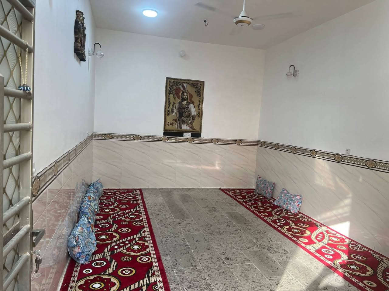 السلام عليكم دار للبيع في كربلاء قرب جامعه الزهراء طريق كربلاء بغداد عمود 92 مساحت 🏠 100متر طابو زراعي سند25 قرار محكمة مع كافة الخدمات ماء كهرباء مولد مجاري للتواصل واتساب ***********
