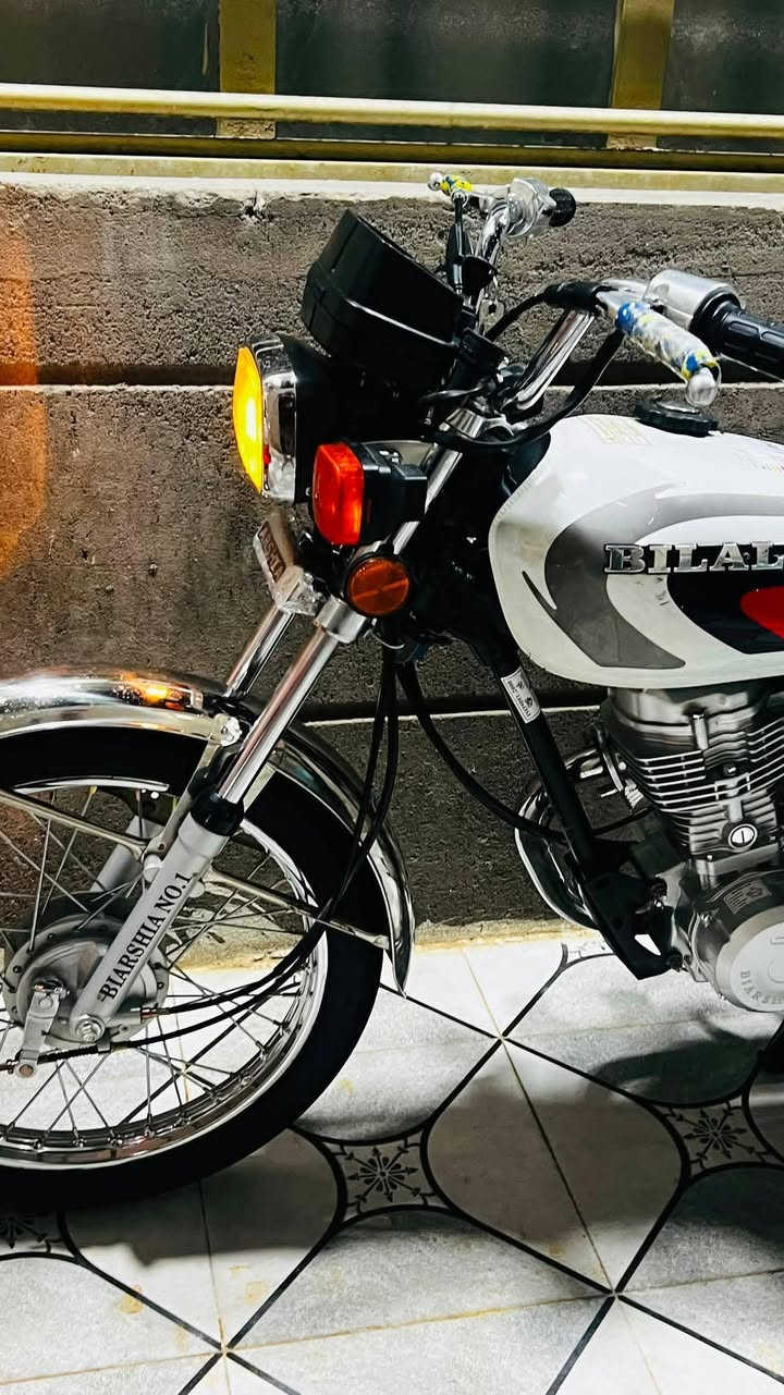 سلام عليكم درجة اربعه كير 🏍 لون ابيض متياز نضيفه مديل 2026 مكفوله من كلشي اوراق سكنر سعره 775وبيه مجال دراجه نضيفه شلعه ومعدل خير من الله العنوان كربلاء قنطره السلام 📍 متواجد خاص📍 اتصل وبيك خير وتدلل ***********💫🏍
