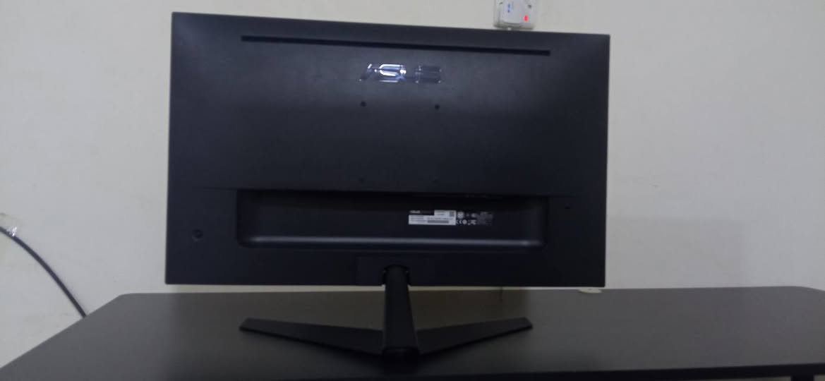 من رخصة الادمن.
السلام عليكم. 

شباب شاشة. 

ASOS 

120HZ 

FHD 

Fast IPS 

27ing

كامل ملحقات ما مستخدمه بس 6 شهور. كورتونها موجود. سعره 170 بيها مجال اذا شراي اداريك. 

UPS  اوفلاين من WP 

3000va

قدرته 10A 

بي 4 منافذ يعني سويجات. 

كورتوناته موجوده و جديد هم ممستعمل سعر 125الف بي مجال بسيط. 

تواصل وياي واتس رجاً ***********

عندي توصيل لكافة المحافضات. و اذا تاخذهن كلهن ايبعلك ياهن بسعر زين.
