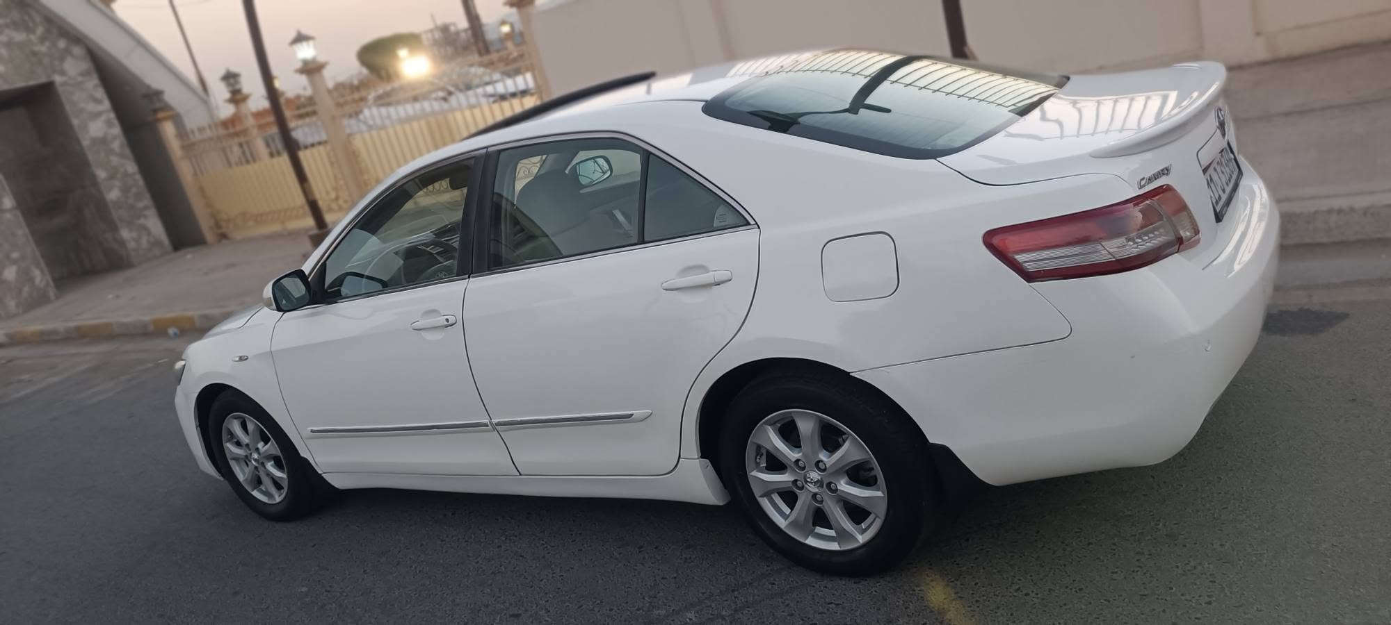 السلام عليكم   
اللهم صل على محمد  

 مTOYOTA كامري خليجي 2009
فطيم سعودي GLX فول موصفات 
  
   شرط التحويل رقم بغداد انكليزي 
 
محرك 4 سلندر     2400 
   

 
بيها السياره صبغ   حزام علمود لا اتعبك ولا اتعبني اثر شخوط ودعجات سياره بدون دواخل مال جناي السياره    

كهربائيات كلها شغاله
  محرك  كير كفاله 
كشن كهرباء 
تحكمات بالستيرن مثبت سرعه 
 السياره كلش نضيفه ومتعوب عليها 
 باتري جديد  اصلي 
  تبريد منضومه كلها ع البلاد  
تدفئه شغاله 
سلايت روف فول 
سنتر لوك  السياره  
    
تجي تفحص وتقتنع واني حاضر 
        
العنوان الانبار الفلوجه 
 …السعر 93   
بدون مراوس بدون اقساط بيع نقد فقط 
 الشراي يتصل📞 وحياكم الله  اخوتي‏
***********
***********
