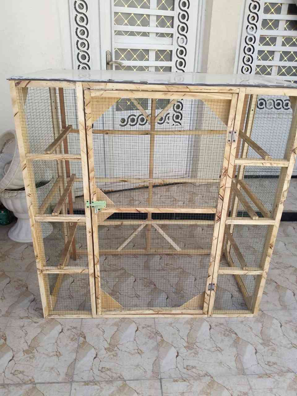 سلام عليكم مرخصة الادمن متاح قفص شغل جديد درجه اولى خشب روسي اصلي عرض 120 ارتفاع 125 نزال 65 يتفصخ براغي كامل مع ترايش مكان بغداد الحريه 

***********
