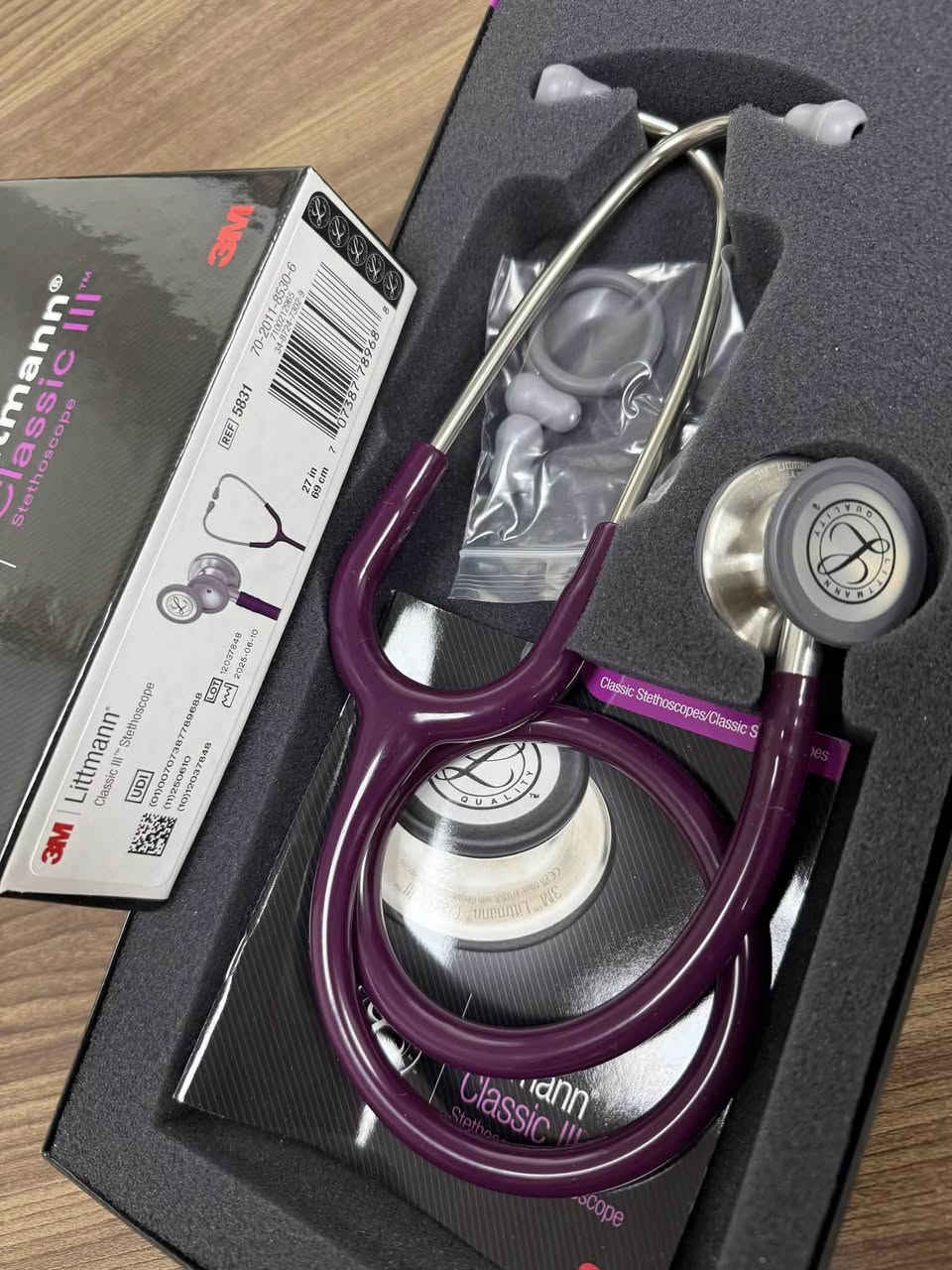 🩺 Littmann Classic III Stethoscope
Bell + Diaphragm

سماعة Littmann Classic III
خيار موثوق للطلاب والأطباء 🩺

🔹 الاستخدامات:
🩸 Vital Signs
🫀 Cardiovascular
🫁 Respiratory
🥪 GIT

متوفره بجميع الالوان 
🔥 السعر: 30.000 الف د.ع فقط
35.000 د.ع ❌

📩 للتواصل:
@ali_1kareem
***********
