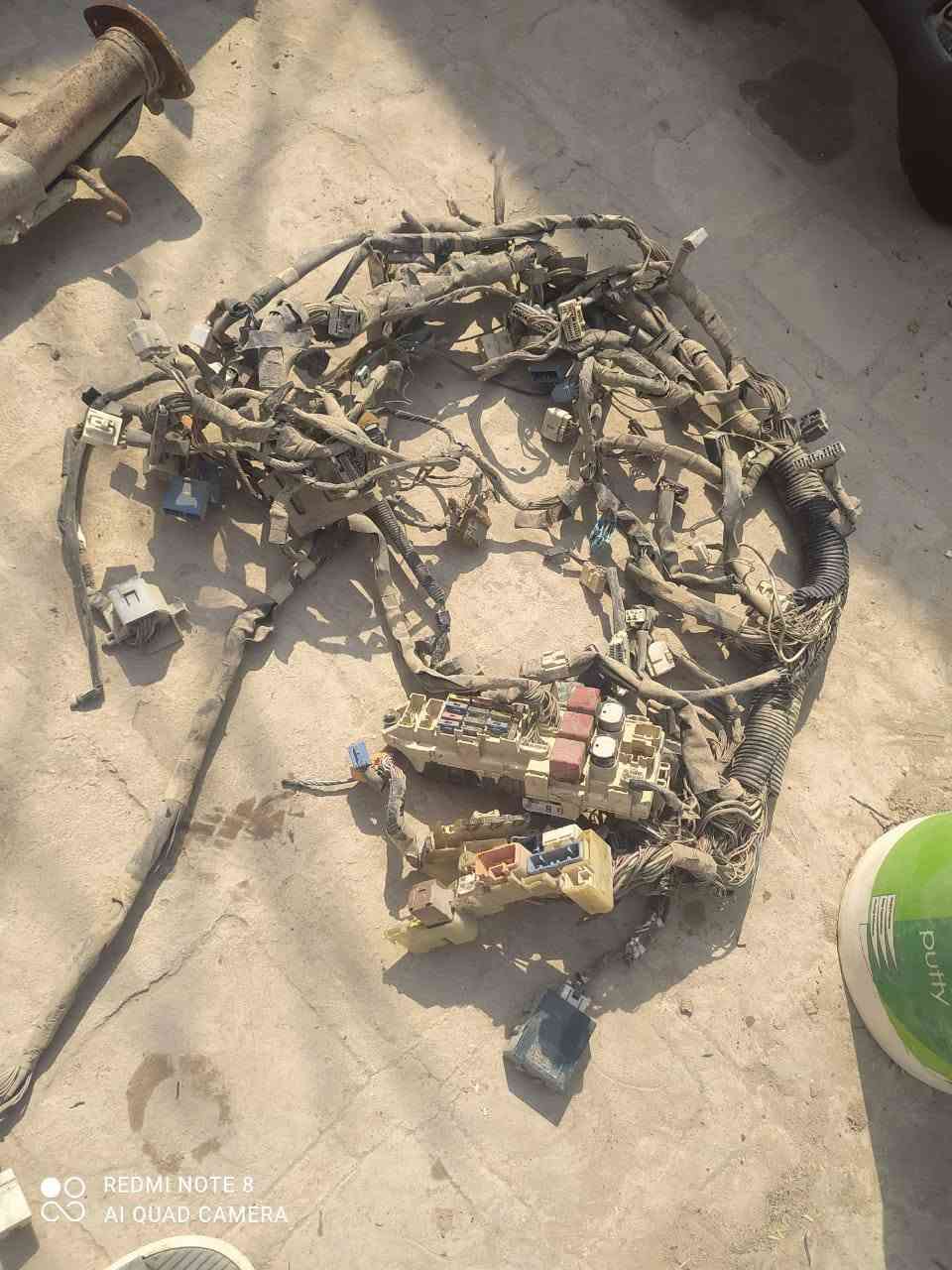 غراض بطه • قطع غيار • جنطه رمادي
