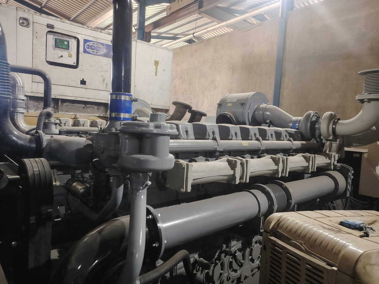 السلام عليكم للبيع بيركنز حجم 4008
            1150 KVA
مولده بحاله الصفر مجدد
للاستفسار الاتصال على الرقم ***********
***********
العنوان موصل
