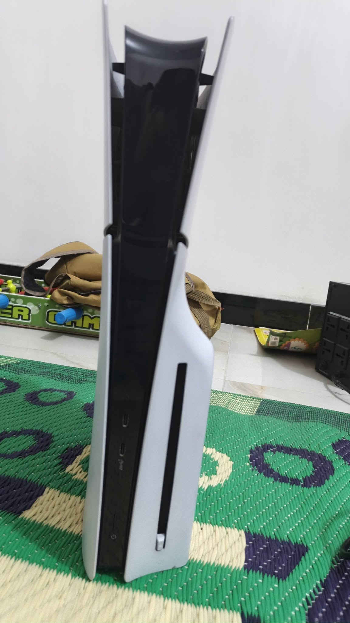 بلي 5 نضيف سلم
كامله مستلزمات مالتههن وياه يده 

سعر  780 
***********
