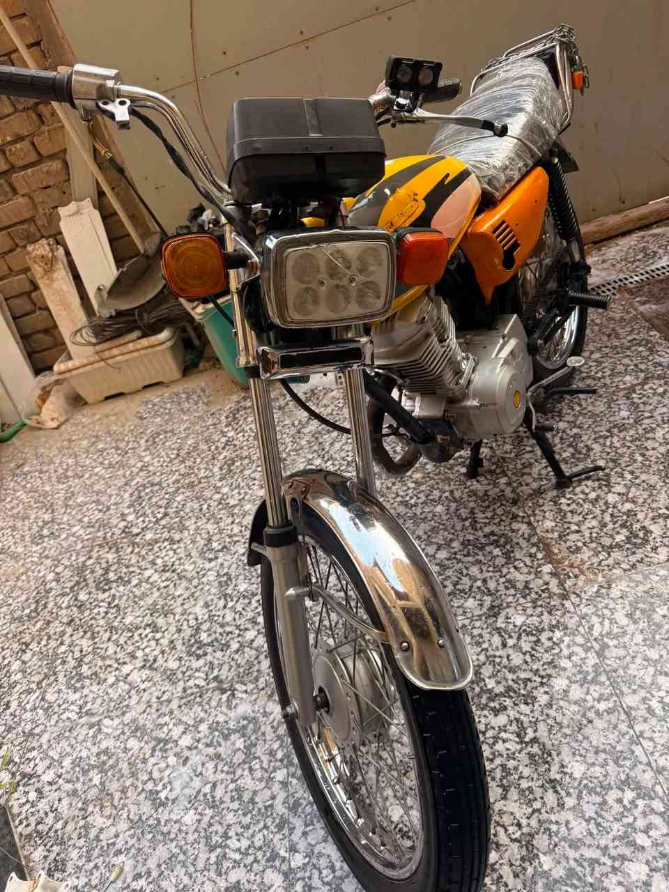 سلام عليكم دراجه نامه للبيع اوراق اصولي شاصي موديل 20 الدراجه اشتريتها وماعرفت اسوقها واريد ابيعها او اراوسها بماكس اوتماتيك ماعرف اسوق كير رايدها ب600 وبيها مجال قليل مكاني ناصريه مركز ***********
