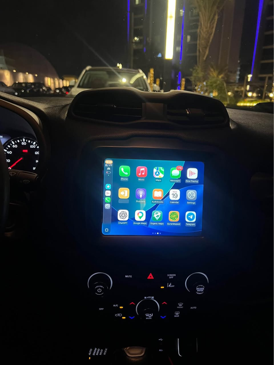 جيب رييجنيد 2023

 Trailhawk – أعلى فئة للطرق 

اللون ابيض 
رقم الشاصي 

ZACNJDC16PPP40765

* مواصفات Trailhawk الأصلية
بصمة  وتشغيل عن بعد  وجام اتو هاند بصمة
* محرك 1.3 تيربو
* 4 سلندر
* رادار نقطة عمياء واشاير بل مري
* ماشيه 31,890  كيلو وليس ميل
* محرك كير كفالة وعل فحص
* شاصي لغود كفالة وعل فحص
* تبريد ثلج كفالة
* حدادية كفالة 
* داخلها اسود بلادي وختم الترايل هوك عليها 
* كير أوتوماتيك 9 سرعات انسى الصرف والعطل
* دفع رباعي 4×4
كشرها بوضع الشركة
* شاشة شادلها كار بلي واندرويد اوتو كلشي مرتب وبلوتوث وسماعاتها فول beats الاصلية مالتها
* ايرباك سستم
* أنظمة قيادة للثلج والرمل والطين والصخور
* Hill Descent Control 
* السيارة بابين وجاملغ مبدلات فقط  نفس اللون اصليات بصف السايق 

سيارة  نشطة كلش مرتبها عل ايدي معتني بيها متصرف عليها ربع مميزة وعملية خصوصا ببغداد ترايل هوك يعني انسى متحس  بالطسات والحفر 
الدشبول ولا كلوب بعدها بوضع الشركة.
الايتات واضحة فخمة وتعمي العيون 
السيارة باسمي تحويل مباشر
مكاني بغداد اليرموك 
السعر 143 وبيها مجال.
*********** بغداد, العراق
