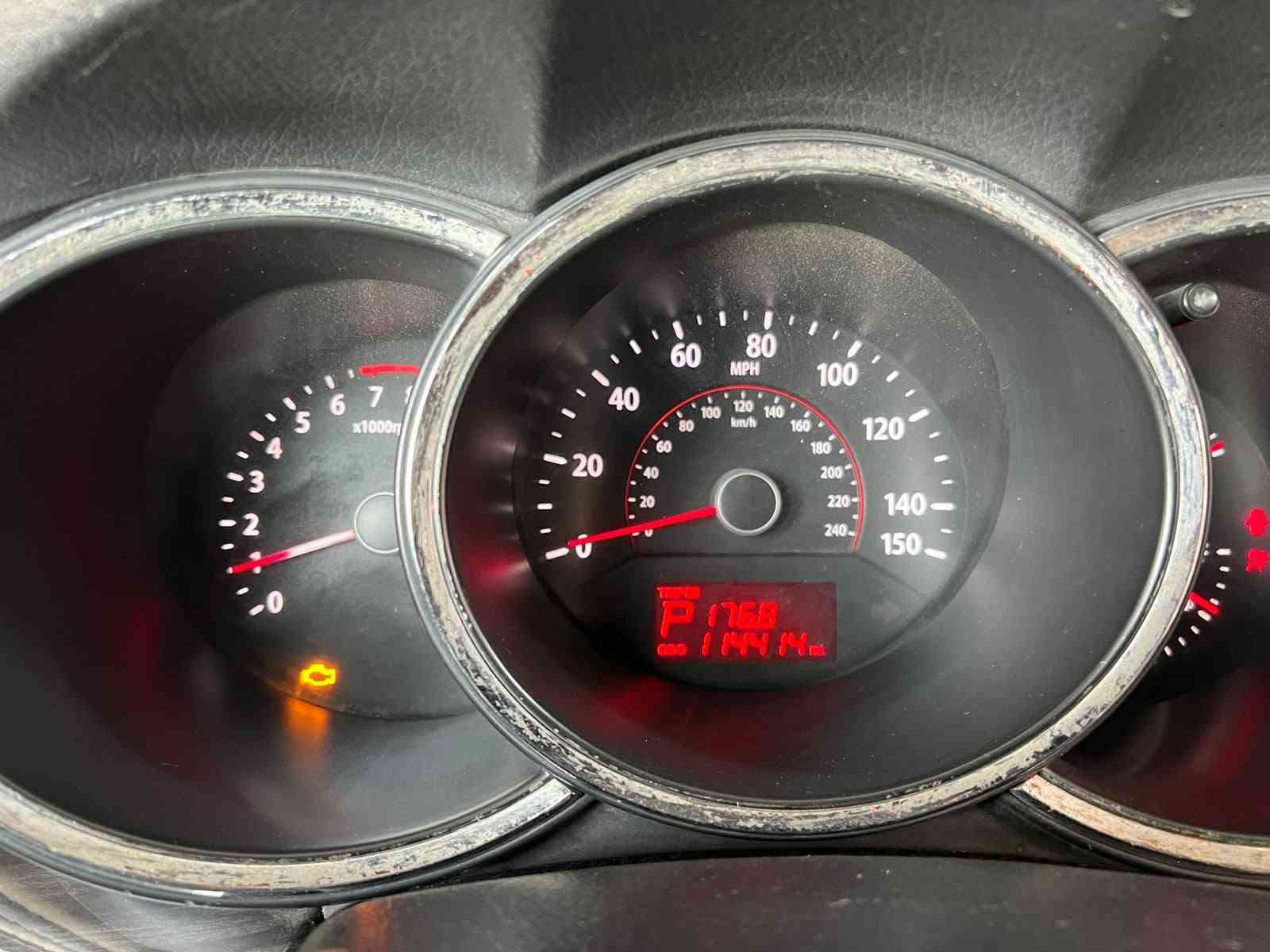 السلام عليكم جمعه مباركه سورنتو موديل 2011 رقم صلاح الدين دولي سياره بسمي
محرك 3500 سته سلندر دوش محرك كير صدر تبريد كلو شرط 7راكب 3 قطع تبريد سياره جاهزه وكامله اي مصرف ماتحتاج بيه صبغ بنيد وجاملغ جهت السايق بدون اي داخل 
مكان السياره صلاح الدين العلم 
السعر المطلوب 114 ملاحظه مراوس دين وعده اعتذر بيع نقد فقط اي استفسار الاتصال بل رقم ‏‪***********‬‏ سياره اي داخل مابيه لا بطانه ولا شاصي ولا اي شي فقط بنيد وجاملغ
