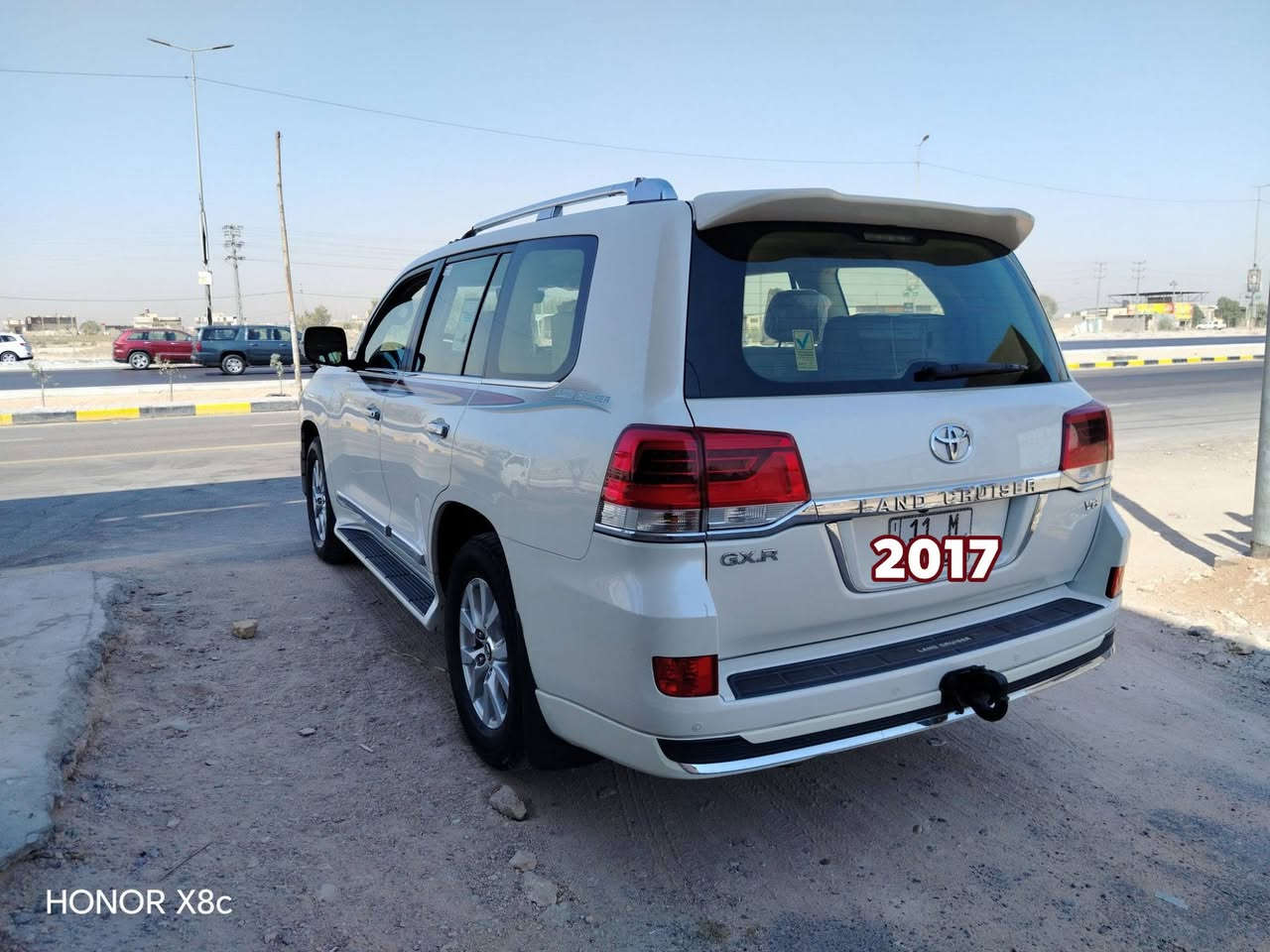 البيع او مراوس
للبيع لاندكروز 2017 اوتوماتيك فطيم اصل فول رقم بغداد دولي باسمي الثانويه جديده هزه جديده ماشي 125حقيقي محرك سلندر 6 مكفوله من كل ضربه بيها رش صبغ قطعتين تبريد ثلج مكان النجف الرقم ***********

نص مكتوب في الصور:
- HONOR X8c
- 2017
- HONOR X8c 2017