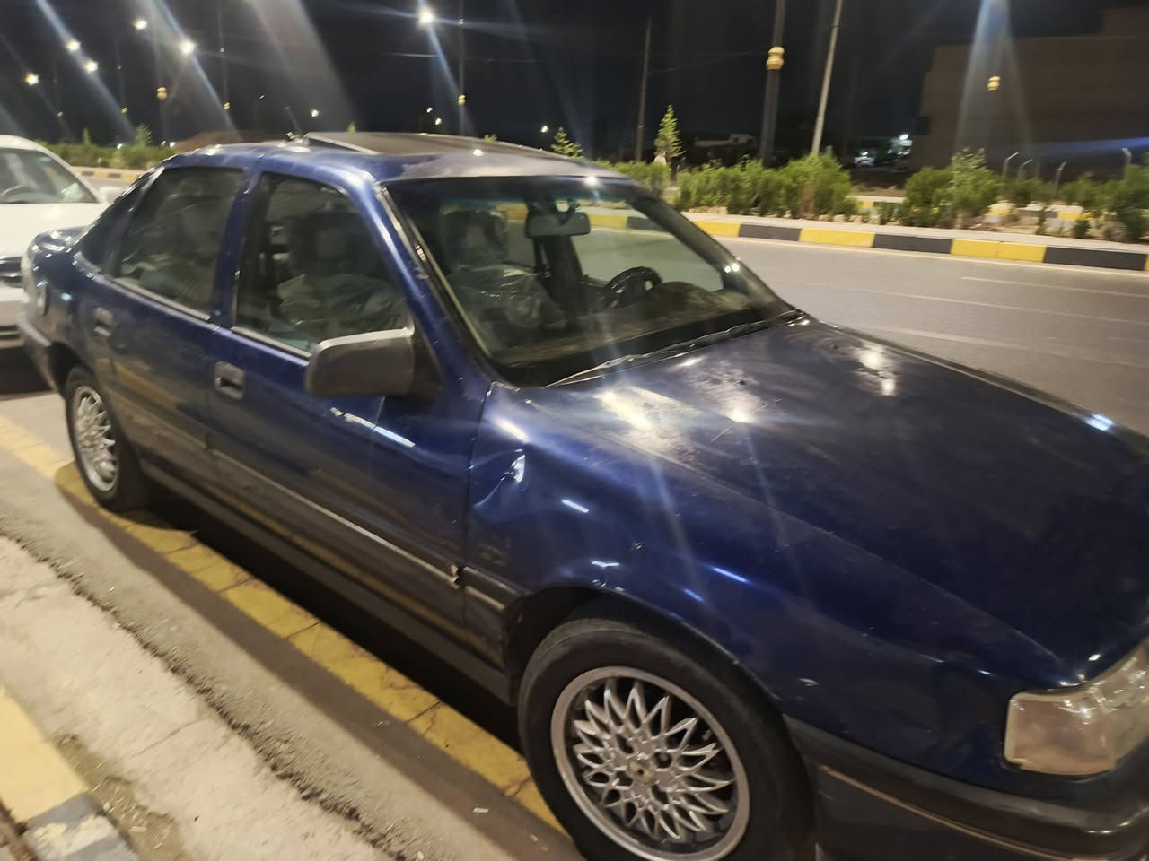 سياره للبيع فكتره موديل ٩٢سنويه إلى 30حجم 18وضع شركه بدون صبغ بس دوايرمركزي وسلايت  شرط تحويل السعر 40الاستفسار على الرقم ***********واسياء***********
