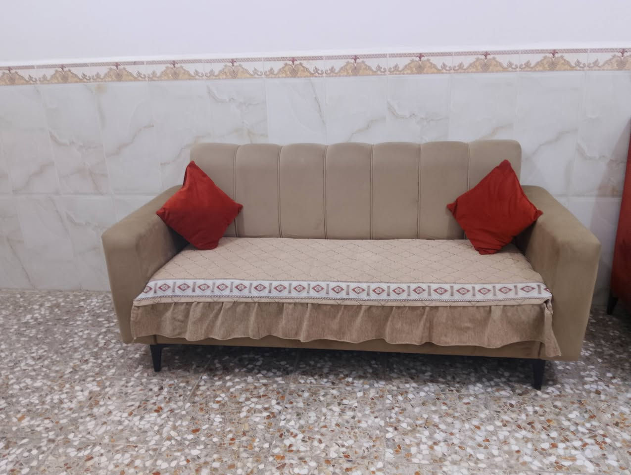 السلام عليكم غرفه نوم لبيع نضيفه نضافه 95 خشب تصميم تركي مع تخم10قطع نضافته 100 بل 100 رقم ***********
