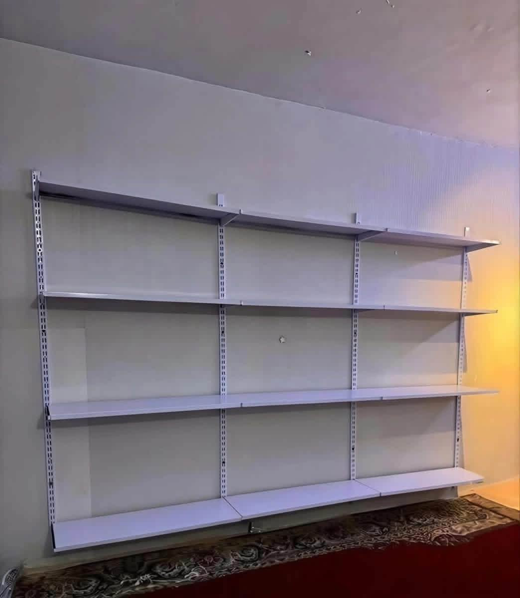 سلاام عليكم متوفر رفوف جدارية او وسطي جديد او مستعمل اسعار مناسبة عنوان مدينة صدر قطاع 24سوق مريدي انتصل تدلل***********حمودي☎️📞
