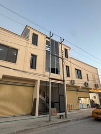 شقق للايجار داخل مجمع الضباط السكني تتكون الشقة من ٣ غرف نوم وصالة و م...