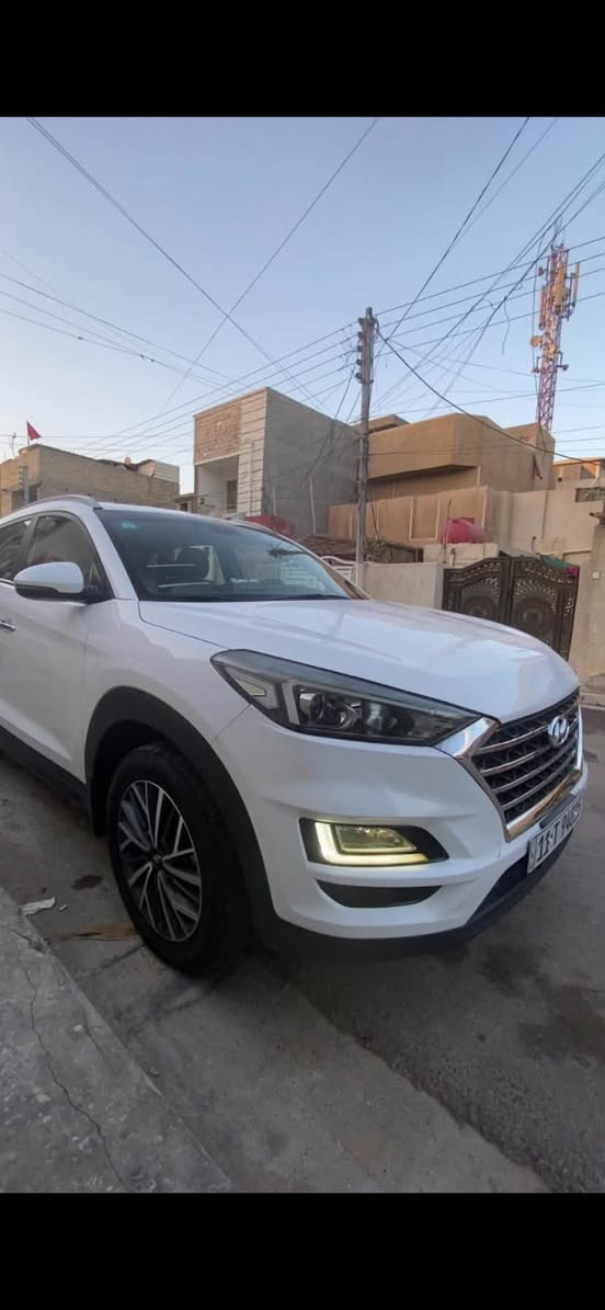 السلام عليكم ..
توسان خليجي الكاصد موديل 2020ماشيه 90000 كير ومكينه مكفولات محرك 2000cc دوش اشاير بالمري + مري شفط يدات ترحيب كاميرا خلفيه رقم بغداد باسمي هزه وسنويه وارقام كلهن جديدات سياره فول مال بيت 

ضرر السياره : صبغ بنيد 
سعر السياره 175$ 
مكاني  بغداد حي العامل للاستفسار ***********

