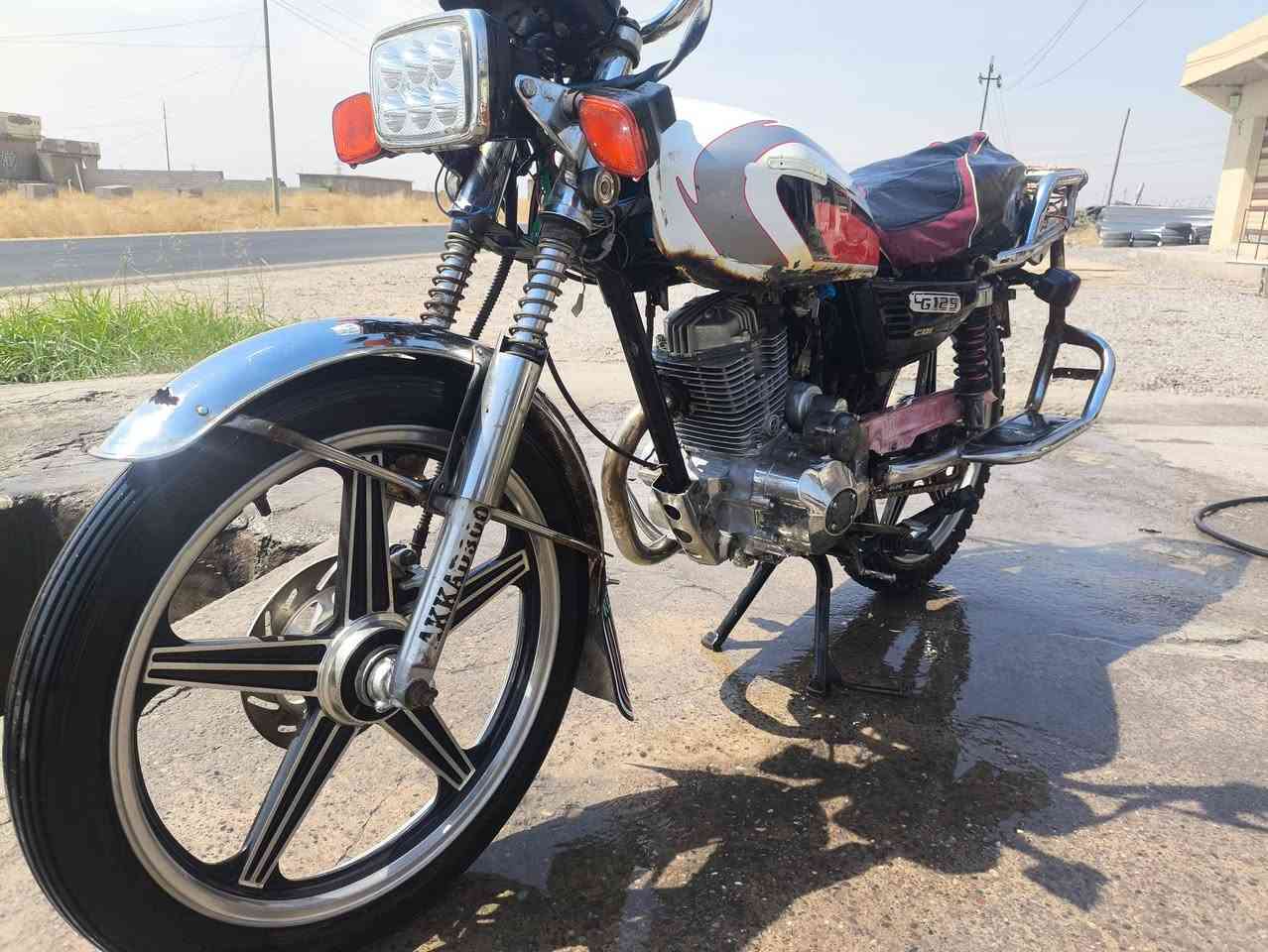 السلام عليكم
للبيع يعوزه بس (كلاجات) 200 قفل 
الي سعره 199 لايتصل 
***********
