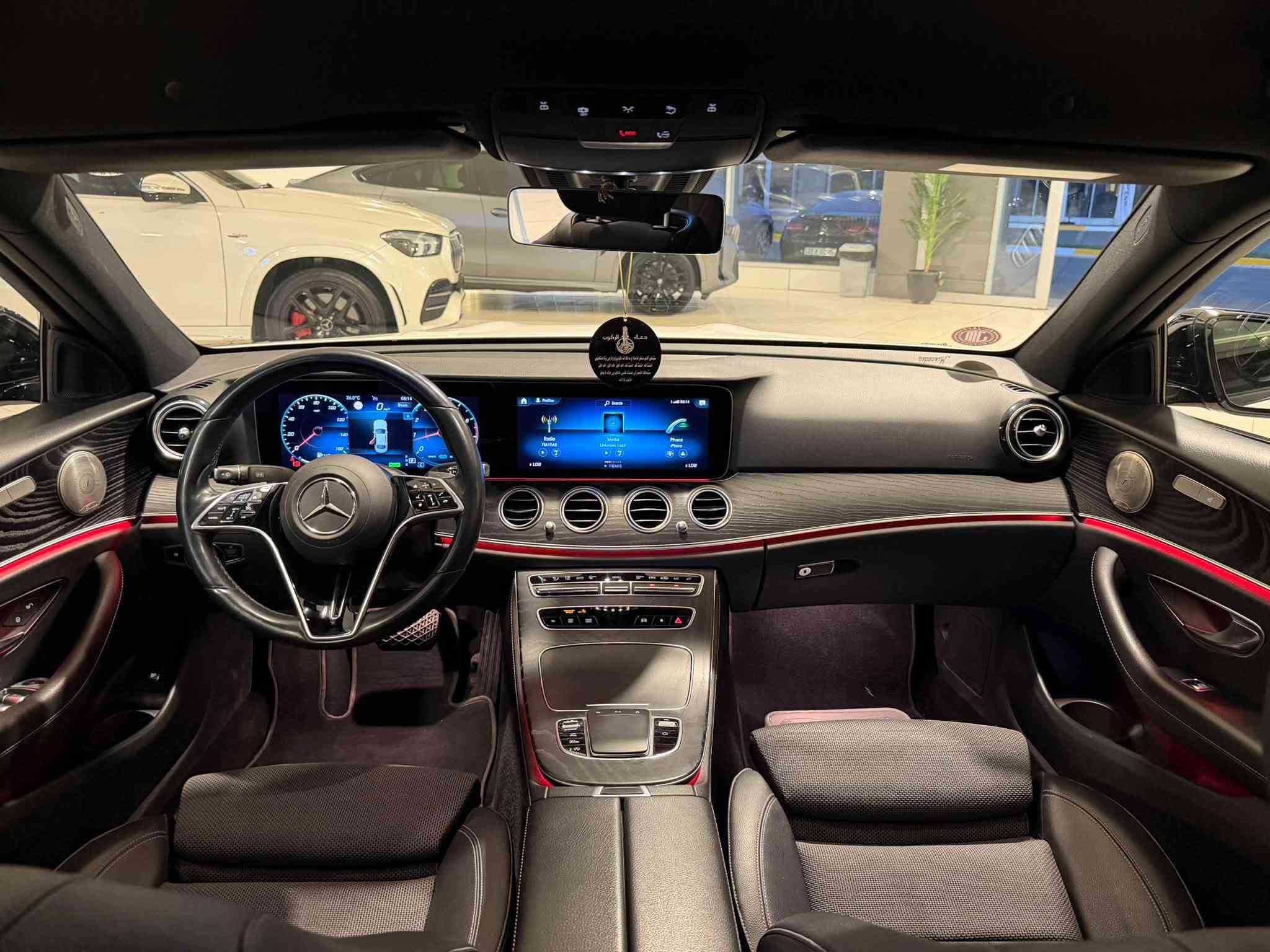 سعر جدا مناسب🔥🔥🔥
السلام عليكم 
للبيع فقط 
مارسدس E class موديل 2021 ماشية 45 الف
مواصفات (كامرا ورادارات وبصمات وحساسات ونقطة عمياء وتحديد مسار واناره مخفية وكشنات تدفئه و سماعات برو ماستر وبعد هوايه مواصفات)
🚨السياره وارد الماني ضمان دولي بصمتين
السياره مكفوله بدون صبغ حتى الدعاميات بشرط وگير ومكينه وحداديه كلها بشرط 

السياره مرقمه وجاهزه 
السعر : 315$ ورقه 
للاستفسار: ‭***********‬
العنوان : السليمانية المعارض الجديده معرض(الجاف)
