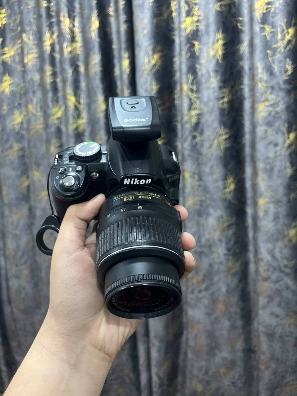 نيكون D3100 • ١٤٫٢ ميگابكسل • عدسة ١٨-٥٥ VR
