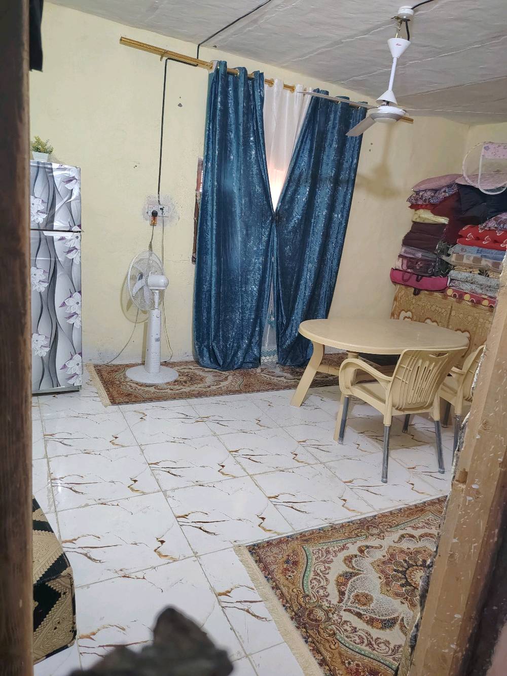 بيت بتجاوز البيع سعر 16
وين موقع البيت بالضبط؟ بأي منطقة/حي الكوثر    وبأ  محافظة،  سماوه قضاءالخضر  وقريب من شنو حتى يفيد المشترين؟: 
بحي الكوثر تجاوز 
شكد مساحة الأرض والبناء؟ وكم عدد الغرف والصالة/المجلس والمطبخ والحمّامات بيه؟: 
مساحه 200