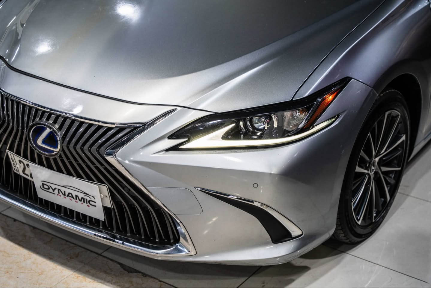 2022  LEXUS ES 300 HYBRİD 🔥🔥

‎موديل :2022
‎‏‎عدد الأميال :42,000ميل كم
‎مواصفات : فول 
‎‏‎سلندر :  ٤سلندر هايبريد  
‎‏‎لون :  سلفر 
‎لون داخل : اسود
‎ضرر: نص قطعة
‎ارباك:ستيرن و بردة  
 سيارة رقم اوبيل
‎مكان اربيل  شارع حديد و خشب قريب جامع جليل خياط شركة  دايناميك موتورز 
‎‏‎من المعلومات الرجاء التصل علي وتس اب
                                                                                             *********** أربيل, العراق
