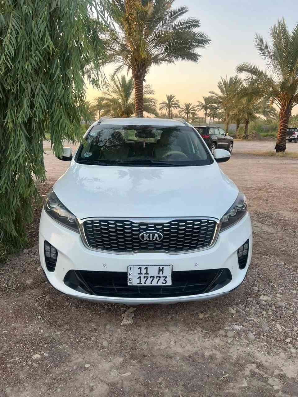 السلام عليكم

سورنتوا  خليجية 2018 فول مواصفات عدا البانوراما 

سته سلندر مكينه 3.5 مكفولة وكير مكفول

بصمة تشغيل بصمة ابواب 

7 راكب 

3 قطع تبريد

حساس امامي خلفي 

مري شفط اشاير ب المري 

شاشة جبيره كاربلاي
 
بردات

فول تحكم ستيرن 

3 انظمة قيادة 

جنطة كهرباء 

كشنات جلد وكهرباء السايق والبصفة 

لايت زنون 6 عدسات لد امامي 

ويل كروم 

رقم بغداد 
المكان بغداد _بأسمي
السعر 210 وبيها مجال
الرقم ***********
