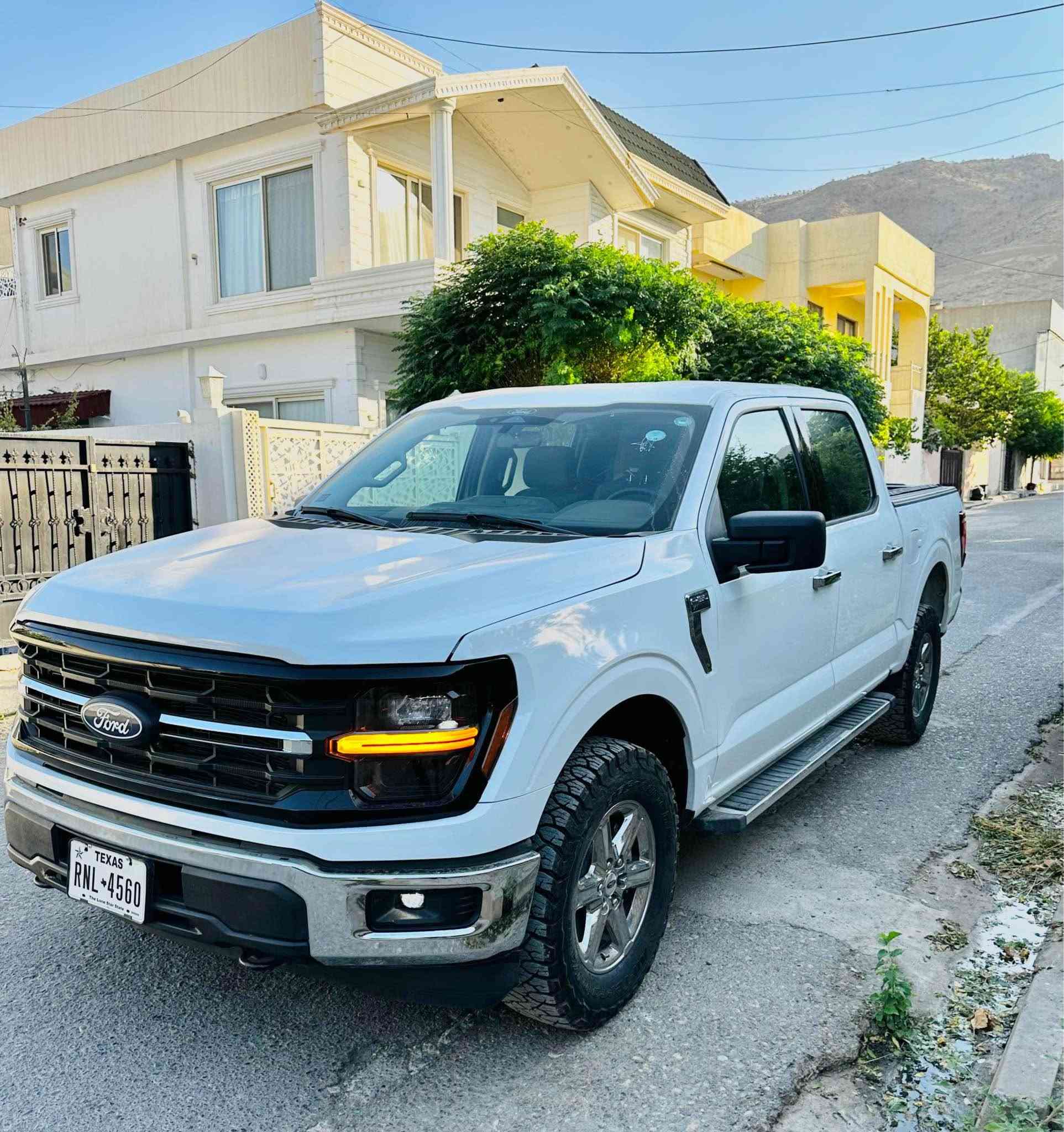 فؤرد 2025 FORD F-150 XLTمواصفات XLT شاشه ئايپادي گه وره گيچ ئه ليكتروني رادار پيش و پشت خه تي جاده  كوشين كاره با ويل كروم ده بل ئه كسل  4X4 سياره كه بس ربع بونيت جاملغ صبغ  جمپكي پشتي هه يه به شه رطب داخيلي لايت ليد چوار حه دسه  كاميرا حه ساس 6  هه زار رويشتيه 8پستن AWD  گير مكينه دبل اكسل راديته ر به رد هه موو به شه رت بيلادي سعر 288 كمك مجالي تيدايه سياره كه فحس و هه زه ي لو كرايه حازره لو ره قه م .                     
                                                                                  رقم  واتساب ***********
*********** أربيل, العراق
