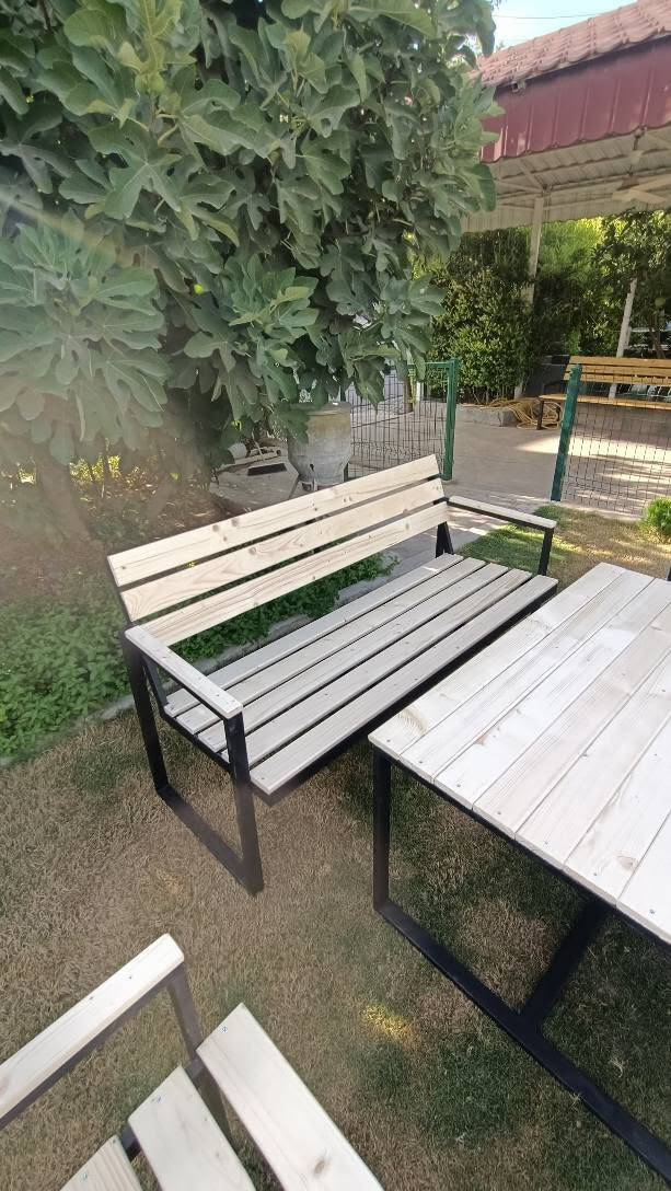 مێزو کورسی ناو حدیقە  و باغ پێکهاتووە تاخمێکی 8 کەسی 2 کورسی تاك کەسی وە 2 کورسی سێ کەسی وە مێزێکی گەورە بۆ داواکاری ژ . م *********** أربيل, العراق
