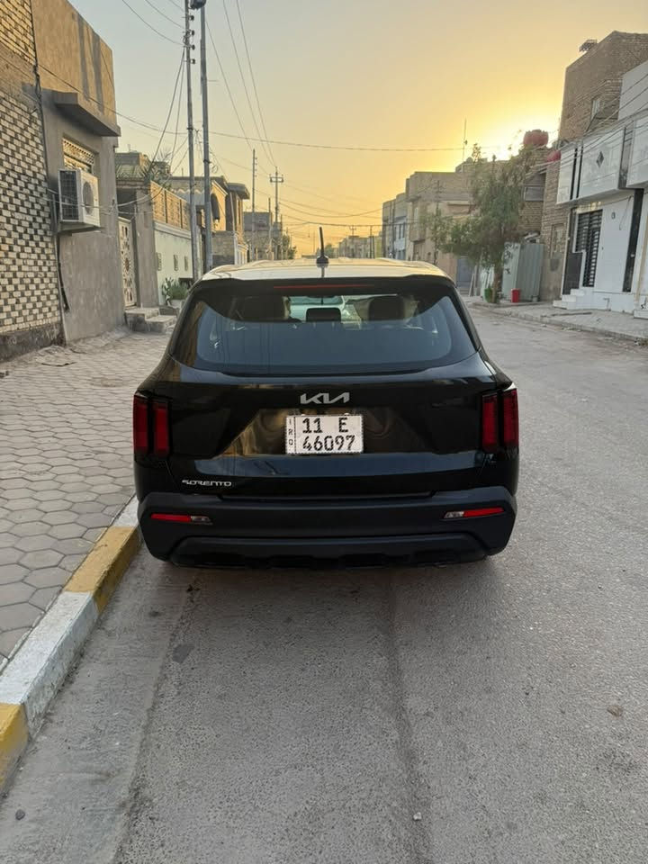 سورنتو موديل 2023 لون اسود بغداد الرقم الجديد ماطالعه طريق خارجي ولا داخله تصليح نهائي استخدام شخصي

المواصفات
2500 مكينه / 7 راكب
رادار امامي خلفي = مانع تصادم قيادة ذاتيه = تحديد مسار
انضمة قيادة 4
• eco. smart comfort
Sport
مانع انزلاق
تبريد قطعتين
قياده ذاتيه وبيها بعد أهواي مواصفات السياره ماشيه 66 الف كيلو
الضرر جدا بسيط /
فقط بنيد مبدل 
اكيد كير ومحرك مكفول
1-شواصي سليمه
2- بدون دواخل

صوره الحادث آخر شي موجوده 
السونار موجود بالصور 

السعر ١٩٨ 

اتصال او رساله على 
واتساب +964 781 378 3190

نص مكتوب في الصور:
- صورة من الخلف مع الصف الثالث