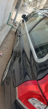فولفو 15 للبيع 3قطع صبغ العنوان بغداد 07715997860 السعر ٨٠ وبيها مجال