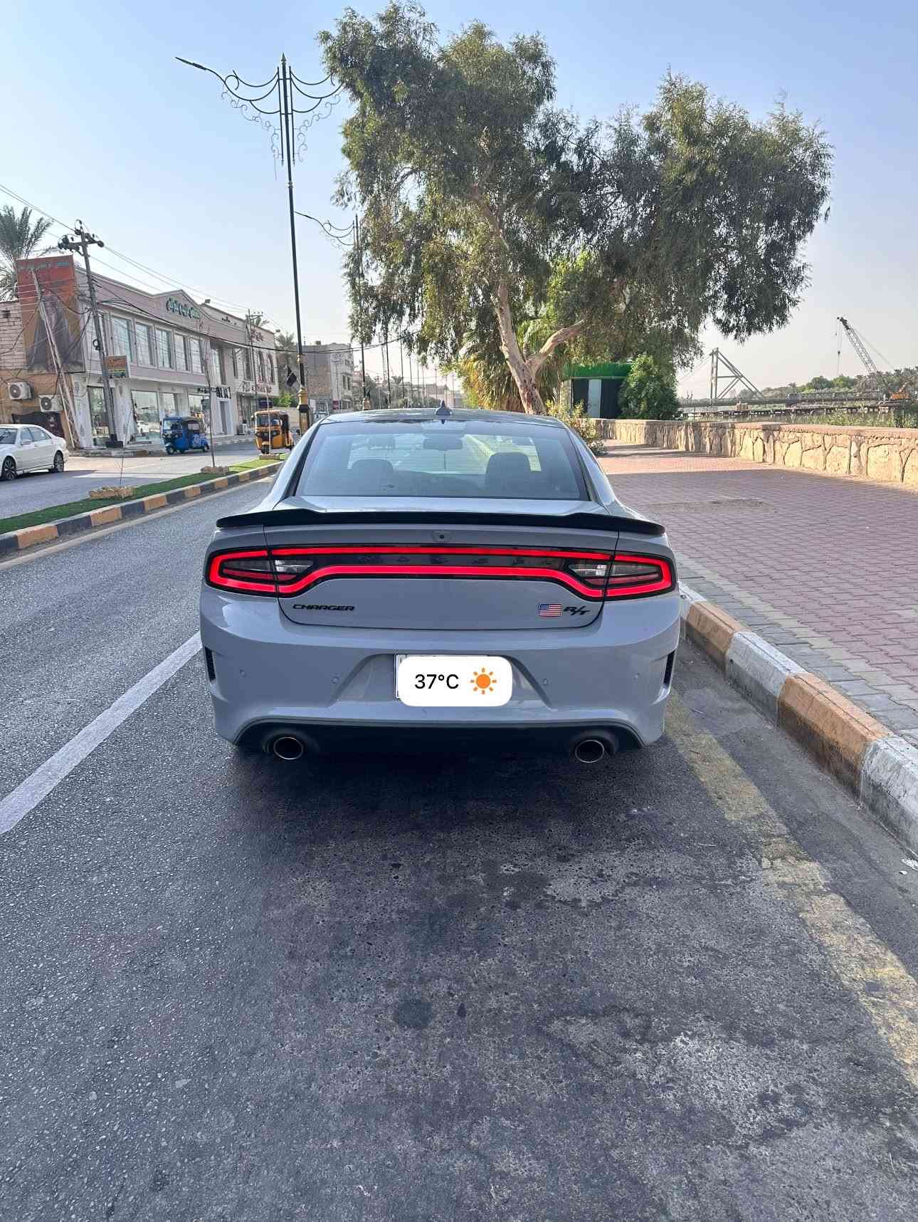 جارجر سوبر تراك محرك 5700 موديل 22 اصل بسمي  رقم بغداد. فول عده الفتحه ماشيه 31 الف سياره جاهزه من كلشي حادثه جاملغ وبنيد وبيه فخذه صفحه السايق مبدله وبيه صبغ بيبان صفحه ثانيه سعره تصال ***********

نص مكتوب في الصور:
- 37°C