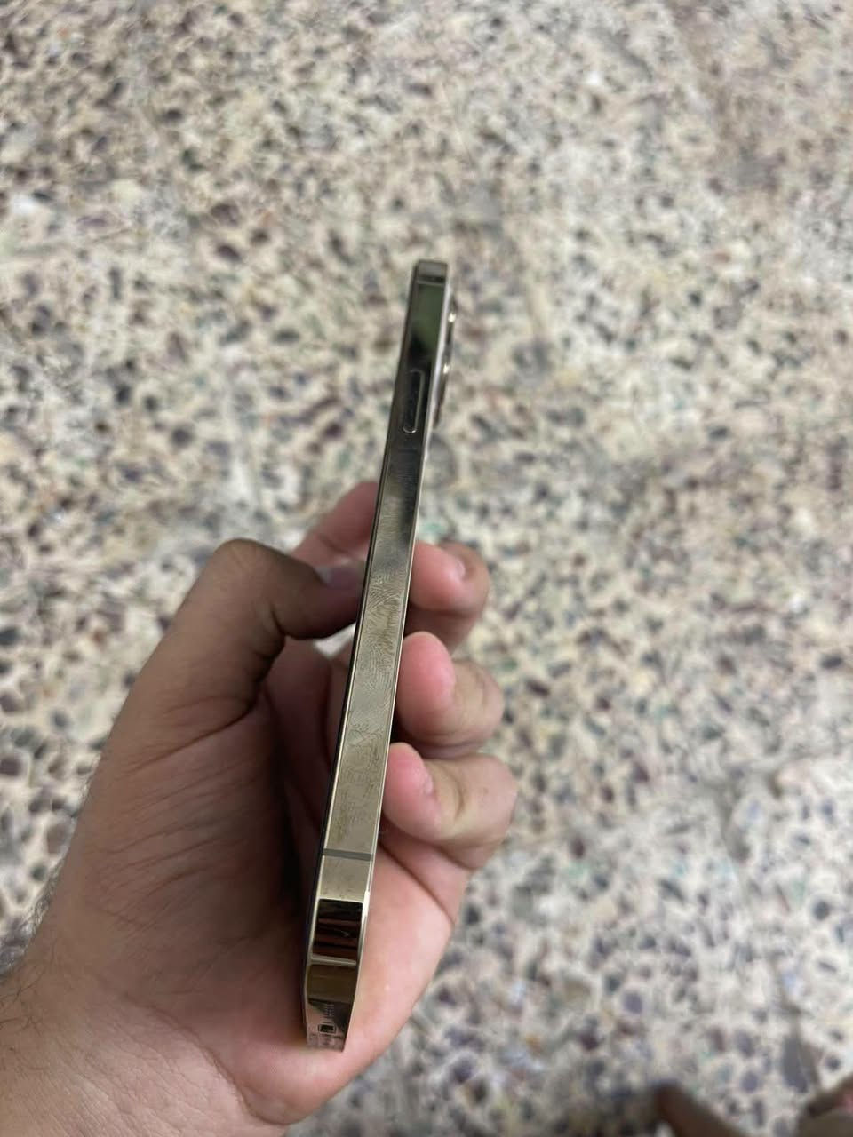 سلام عليكم ايفون 12 برو ماكس للبيع مبايل نضيف جداََ مبدل فقط شاشه 3 خيارات اصليه لباقي كله كفاله بطاريةة 75 بلاديةة شرط يوم كامل الشحنةة الوحده كلشي شغال فقط فيس ايدي يحتاج برمجة سيمكات☑️ سماعات☑️ شحن☑️ جهاز يخبل ومكفول وشرق أوسط 
سعر الجهاز 400 وبي مجاال حگ الجيةة فقط بسيط تواصل فقط
*********** واتساب ورصيد موجود
