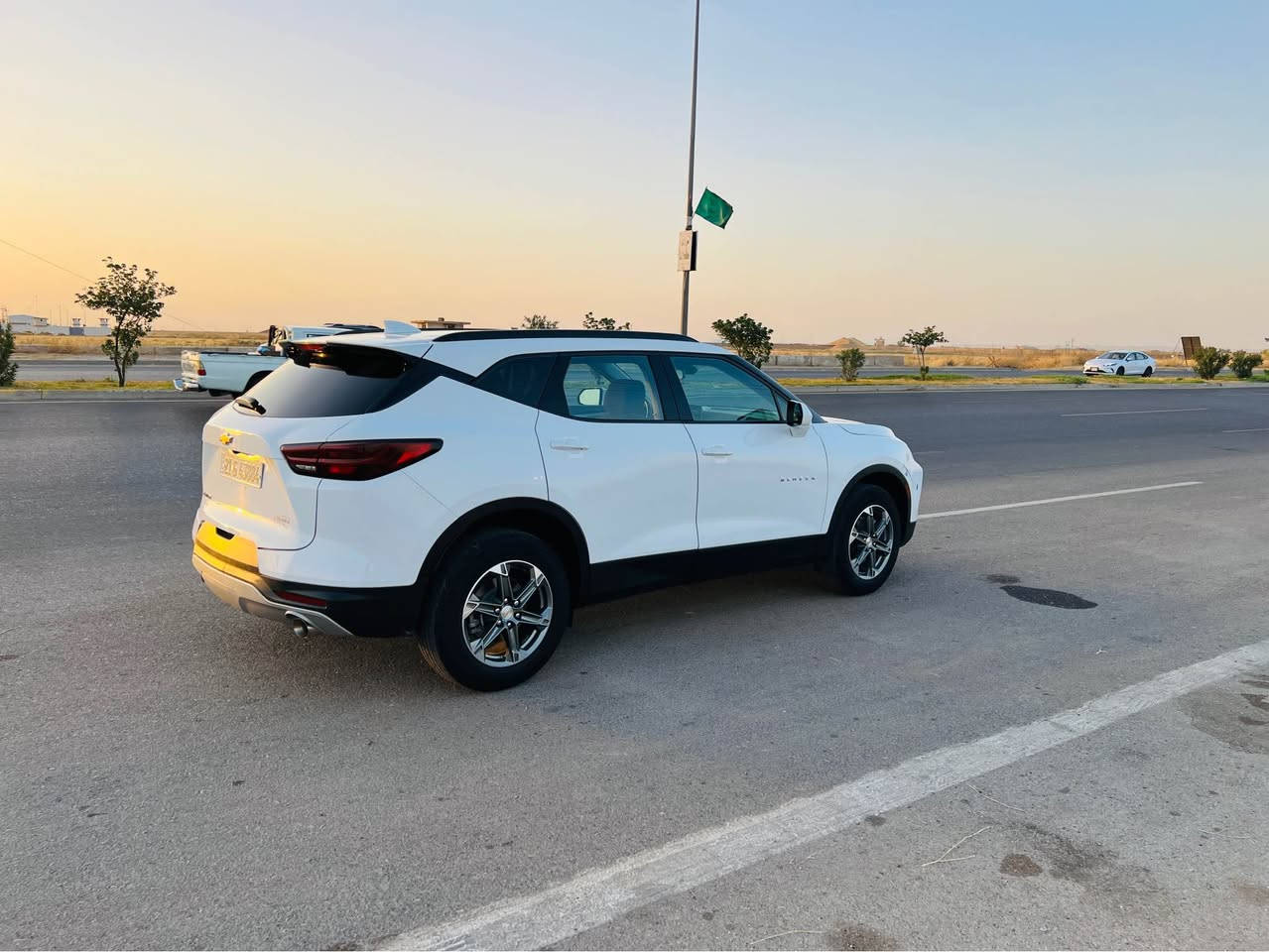 ⸻

🚘 للبيع | شفروليه بلايزر LT2   2023

💰 السعر: مناسب جداً وقابل للتفاوض للجادين
$200

📍 الموقع: كركوك

✅ المواصفات:

* موديل: 2023
* محرك: 2.0 تيربو (4 سلندر)
* الممشى: 26 ألف ميل فقط
* اللون: أبيض
* رقم سليمانية جديد باسمي

📌 الضرر:
مبدل بونيت فقط، بدون شاصي، بدون بدنة، بدون دواخل، بدون راديتر، والإيرباكات أصلية ولم تفتح.

✨ المواصفات:

* تشغيل بصمة
* بصمة للأبواب الأربعة
* LED + إنارة نهارية
* أوضاع قيادة متعددة
* تحكم بالمقود (ستيرن)
* هاند بريك إلكتروني
* شاشة Apple CarPlay وAndroid Auto
* كاميرا خلفية
* رادارات أمامية وجانبية
* نظام الحفاظ على المسار
* تشغيل عن بعد
* Auto Start / Auto Stop
* تدفئة للمقاعد الأمامية
* منافذ USB
* ABS + مانع انزلاق

📞 للاستفسار: ***********

السيارة نظيفة وجاهزة للفحص بأي مكان. كركوك, العراق
