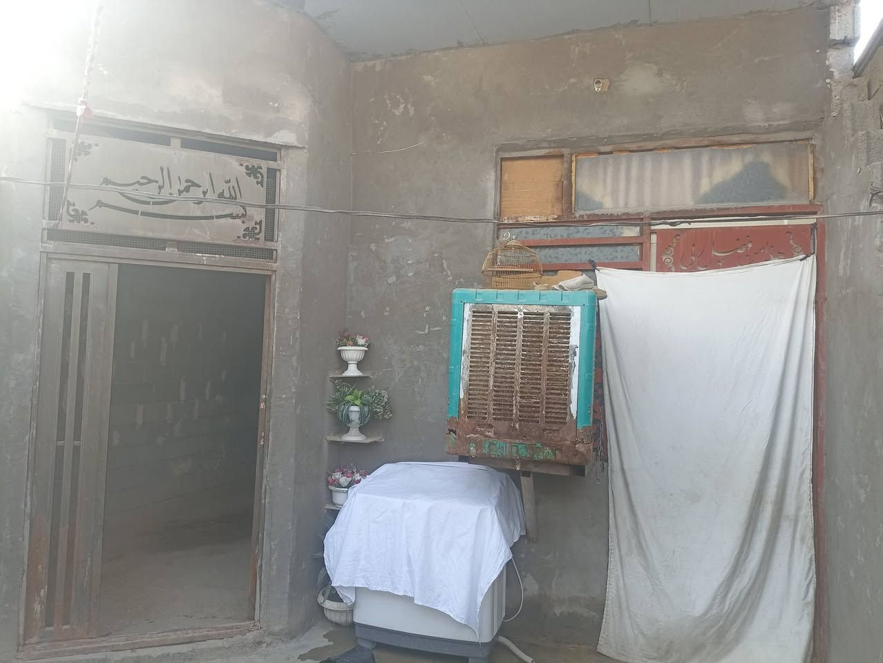بيت للبيع • ١٠٠م • خلف جامعة كربلاء