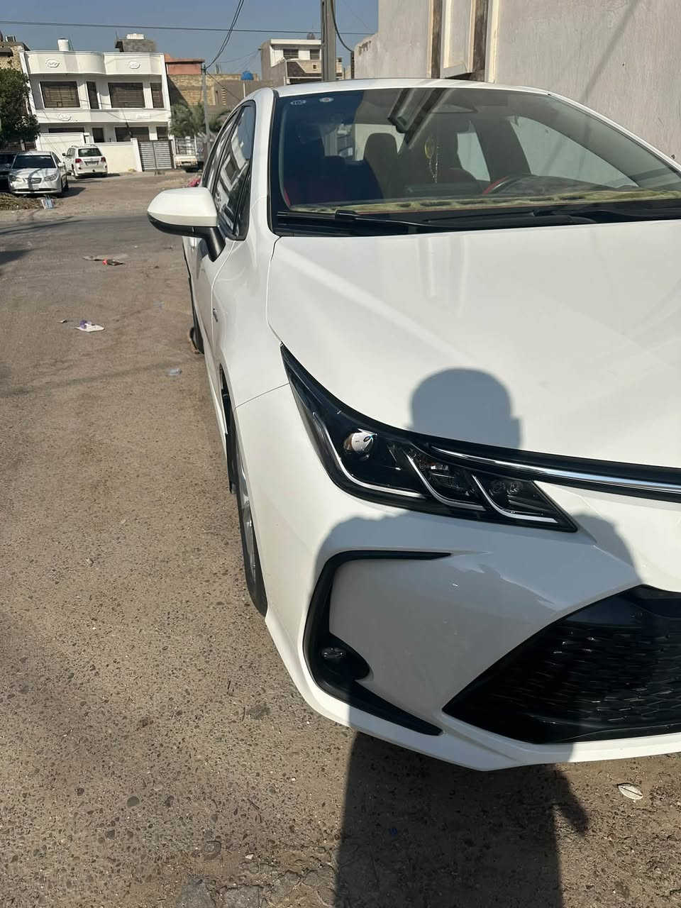 السلام عليكم كورلا هايبرد وارد صيني موديل ٢٥ شكل خليجي ماشية ١٦ الف قابلة للزيادة فول مواصفات حتى كشن السائق كهرباء مكفولة ماعدى وجود إصبع بارد وتكحيل في الجامع الخلفي قريب على الباب السعر ١٦٠ وبيها مجال
