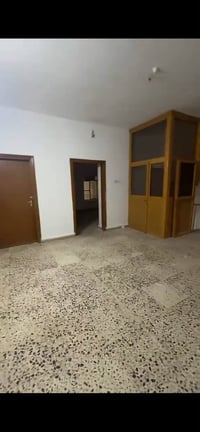 بيت تجاري • ٥٥٠م • دورين
