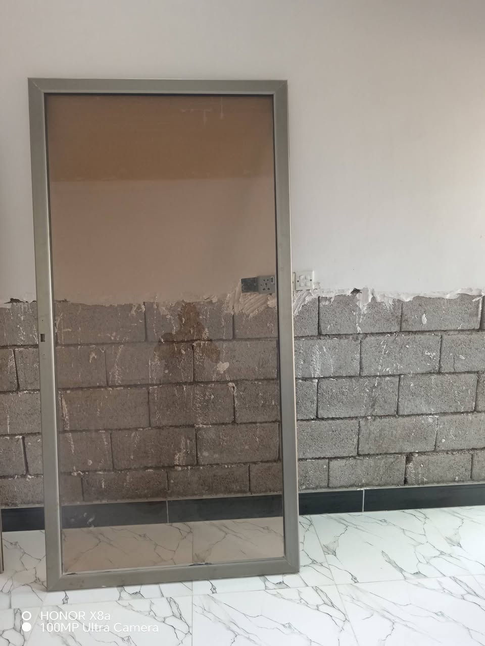 شباك الألمنيوم للبيع كامل مع قاعده للاتصال ***********
