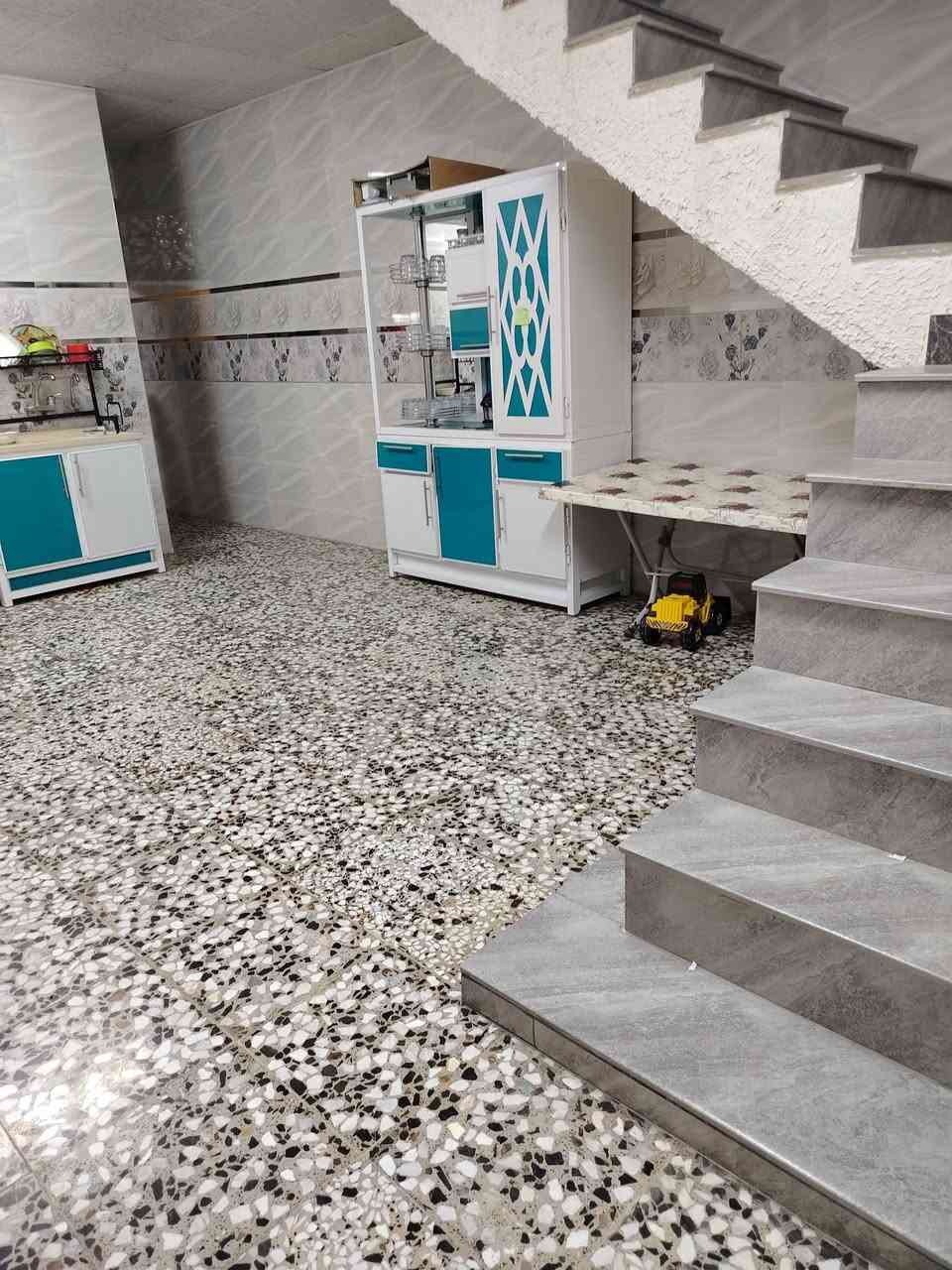 دار للبيع، 100 ، 5/20
بناء حديث، اساس متين، كهرباء نضاميه، ماء نضامي، سخان معزول، تانكي عدد ٢،
يتكون من طرمه وممر ومدخل للهول وحولي كبير وصحيات وترك وغرفه منام، 
الطابق الأرضي،،، كامل،، بناء طابوق
الطابق الأول  ،،، هيكل مصبوب وبي بيبان وشبابيك حديد،، بناء بلوك غرفه عدد ٢  وحمام وحولي
الزعفرانية / شارع الكهرباء، دور الشرطه الزراعي
رقم الهاتف ( *********** ) واتساب
