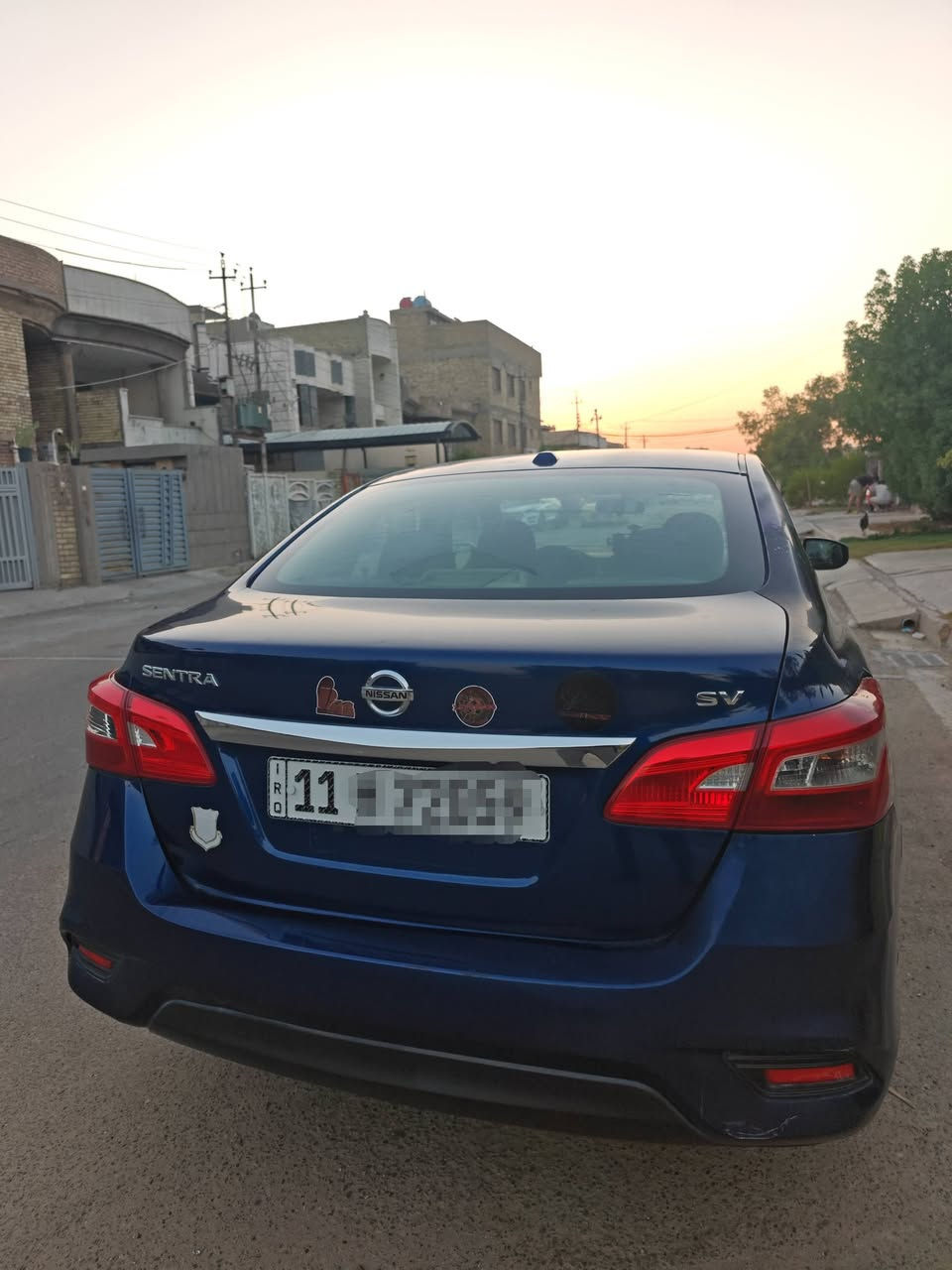 نيسان سنترا 2019 (SV)  وارد أمريكي .. رقم بغداد
المواصفات:
🔹 المحرك: 1800cc
🔹 المسافة المقطوعة: 106 ألف كيلو 
🔹 الشاشة والكاميرا: بلادية الأصلية
🔹 الأنظمة: رادار أمان + مثبت سرعة (Cruise Control) 
🔹 وباقي مواصفات فئة SV المعروفة 

​🟥 الحادث:
🛠️ الحادث خلفي: الجاملغ الأيمن الخلفي والباب الخلفي مصبوغات…  صور الحادث مرفقة مع المنشور 
🛡️ الأيرباك: سليم 100% (ما طاك).
🛠️ تعديل بارد: بالجاملغ الخلفي الأيسر.

🟥 ​الملاحظات :
 جرود  بالبنيد والقمارة.
 ضعف بكمبريسر التبريد (التبريد شغال لكن برودته ضعيفة).
🟥 ​حالة السيارة العامة:
السيارة نظيفة جداً وعلى إيدي، إدامة مستمرة أول بأول، استخدام بنزين محسن وأفضل أنواع الدهن. الكير والمكينة بحالة ممتازة جداً .. سنوية وهزة جديدة لحد 2030 . 

​📍 المكان: بغداد - البلديات
 السعر: 97 ورقة وبيها مجال 
📞 رقم التواصل: ***********
