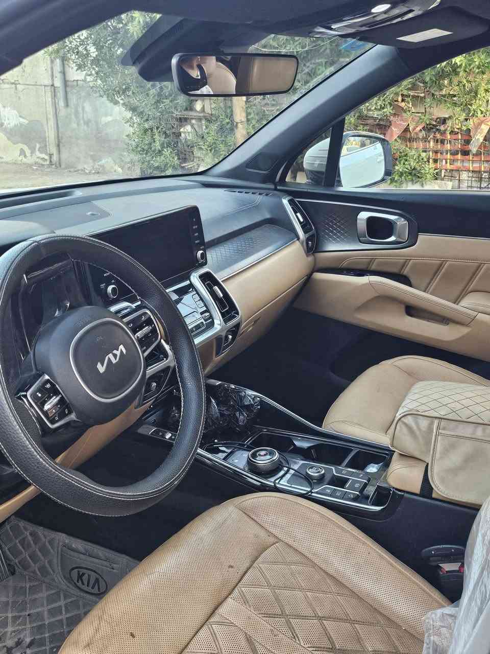 سورنتو ٢٢هايبرد بيضاء بصرة ملكي مكفولة باسمي وارد كوري اصل ماشي ٧١كم فول فول ت*********** السعر النهائي ٢٢٥
