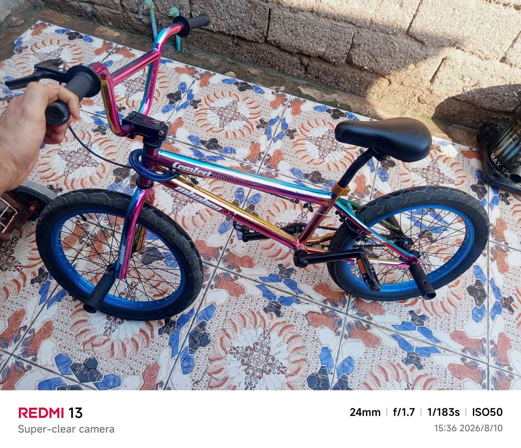 باسيكل BMX السعر 170وبي مجال بسيط اخو الجديد العنوان البصره القبله حي الرشيد مقابل مدرسه الاعمار 
الرقم ***********
