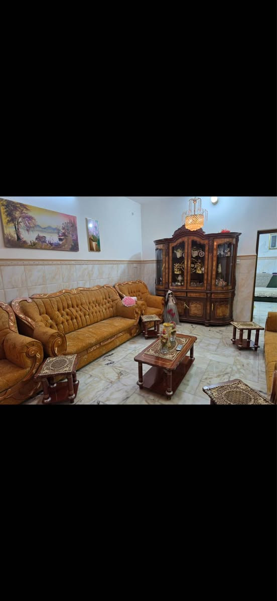 دار للبيع مع الاثاث
📍 الموقع: ابي غرق شارع الإمام الرئيسي، ثاني بيت داخل الفرع.

📐 المساحة: 150 متر مربع طابو صرف مو زراعي
يباع مع الاثاث او بدون 

🏡 مواصفات البيت:

* طارمة.
* صالة واسعة.
* مطبخ.
* كليدور.
* غرفة نوم في الطابق الأرضي.
* مجمع صحيات خارجي. ومجمع صحيات داخلي
* أرضية البيت مرمر.
* البيت نظيف جداً وبحالة ممتازة، والمعاينة خير دليل.

🔹 الطابق العلوي:

* غرفة.
* سطح.

للاستفسار والمعاينة:
📞 ***********

ملاحظة: غير متواجد على الفيسبوك، التواصل يكون عبر رقم الهاتف فقط حلة, بابل

