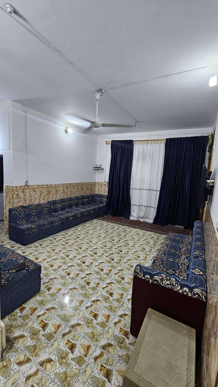 عقار للبيع
حي الانصار جهه اليسرى الفرع مقابيل مدرسه الاقدام عرض شارع 10م ومساحه البيت 120م 
الطابق الاول:  الاساس والسقف صب 
استقبال 
مطبخ 
صاله 
غرفه 
مناور 2 
صحيات داخليه وخارجيه 
الطابق الثاني: السقف عكاده 
غرفه سويت 
صاله 
سطح كبير 
مخزن 
والاستفسار مراسه او الاتصال على الرقم 
***********
