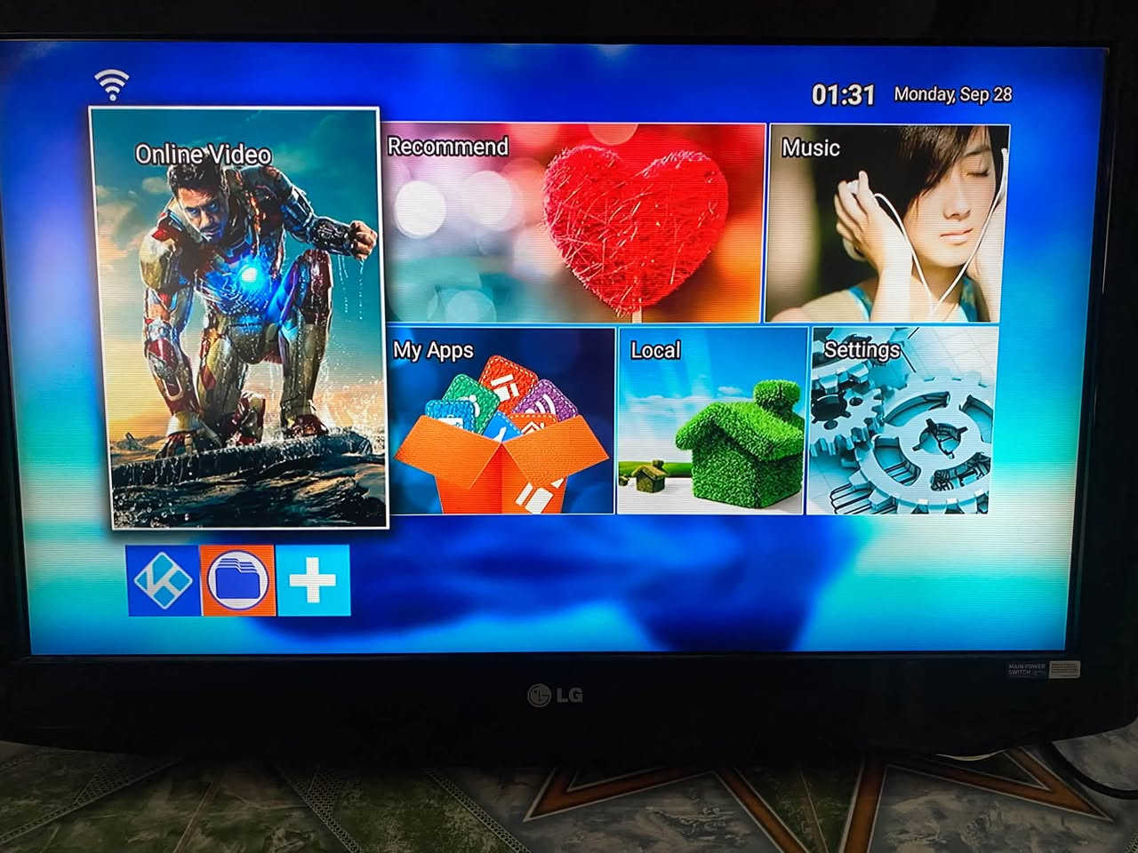 تلفزيون LG 32 للبيع  مع جهاز سمارت يدعم يوتيوب وجميع قنوات سعر 80 الف  عنوان أربيل شادي رقم ***********

