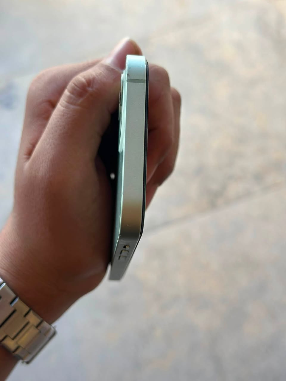 ايفون 12 عادي ذاكره 128  مبدل شاشه فقط وبطاريه 78 بلادي بي ايكلود ناسين الرمز مالته فقط السعر 200 وبي مجال ويرهم مراوس ويه ايفون 13 عادي او برو   ***********
